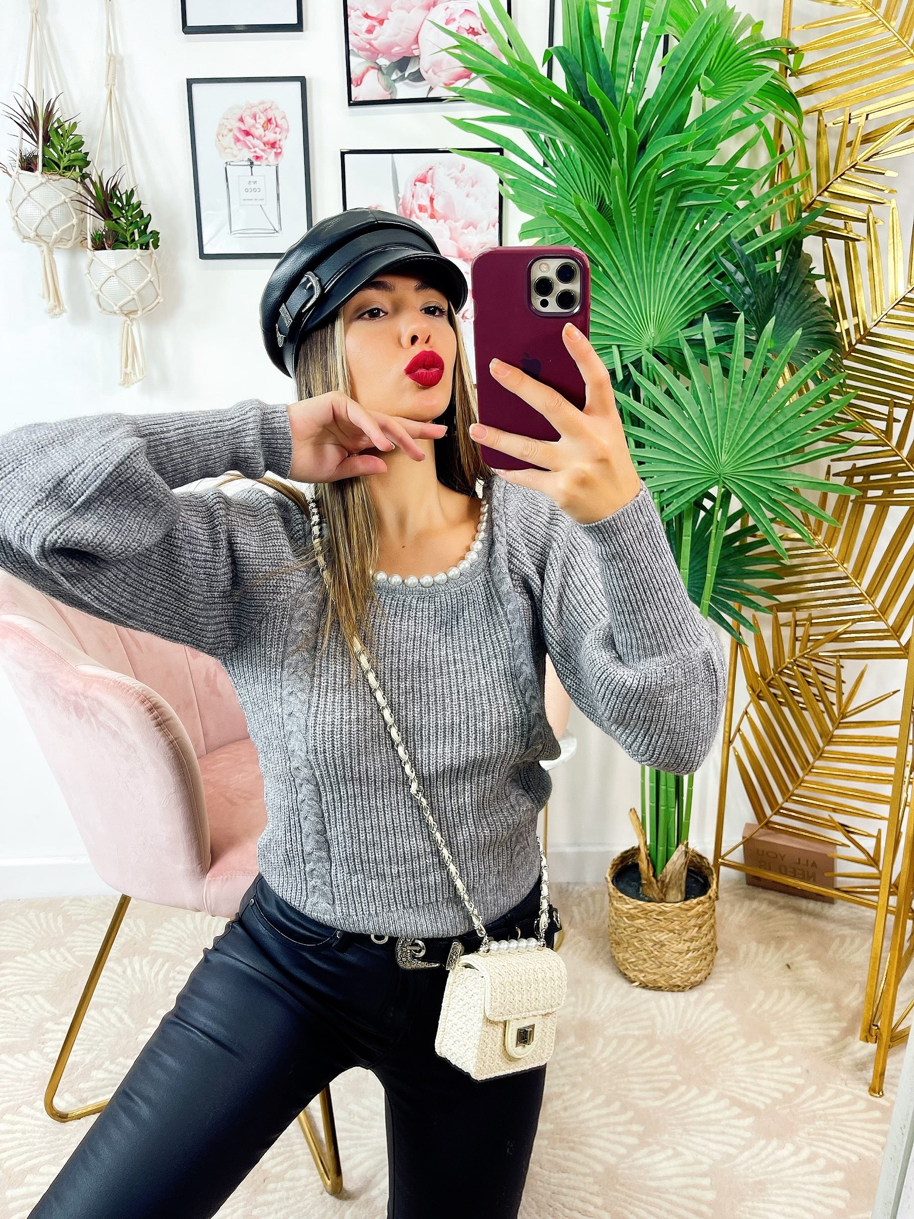 U-neck sweater with gray pearls