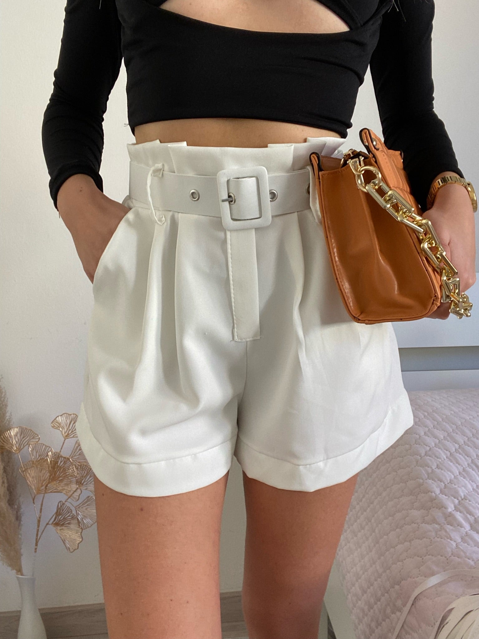 White shorts with belt delivery 24/48h - Main Image