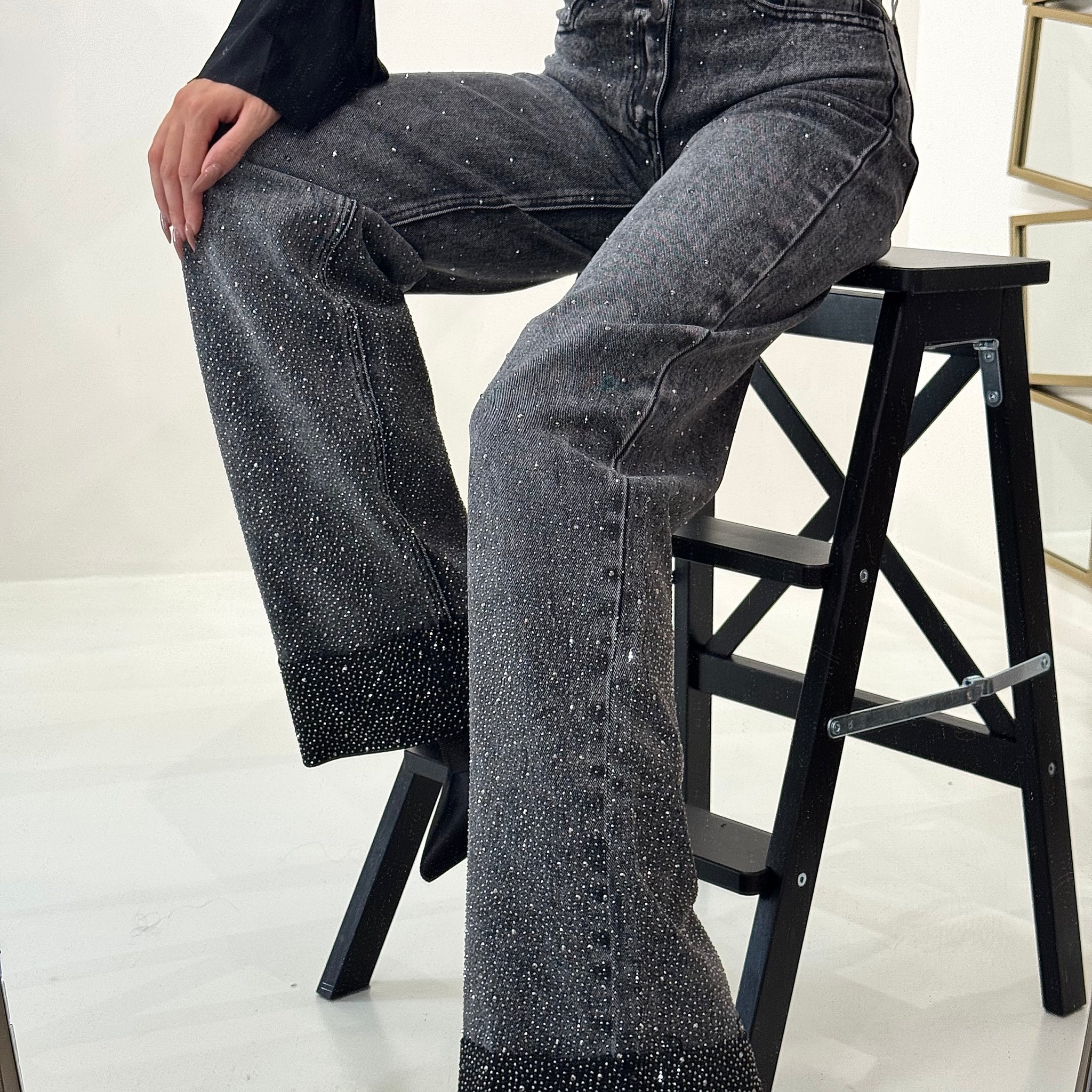Jeans scuro con strass e risvolto - R.a. Boutique