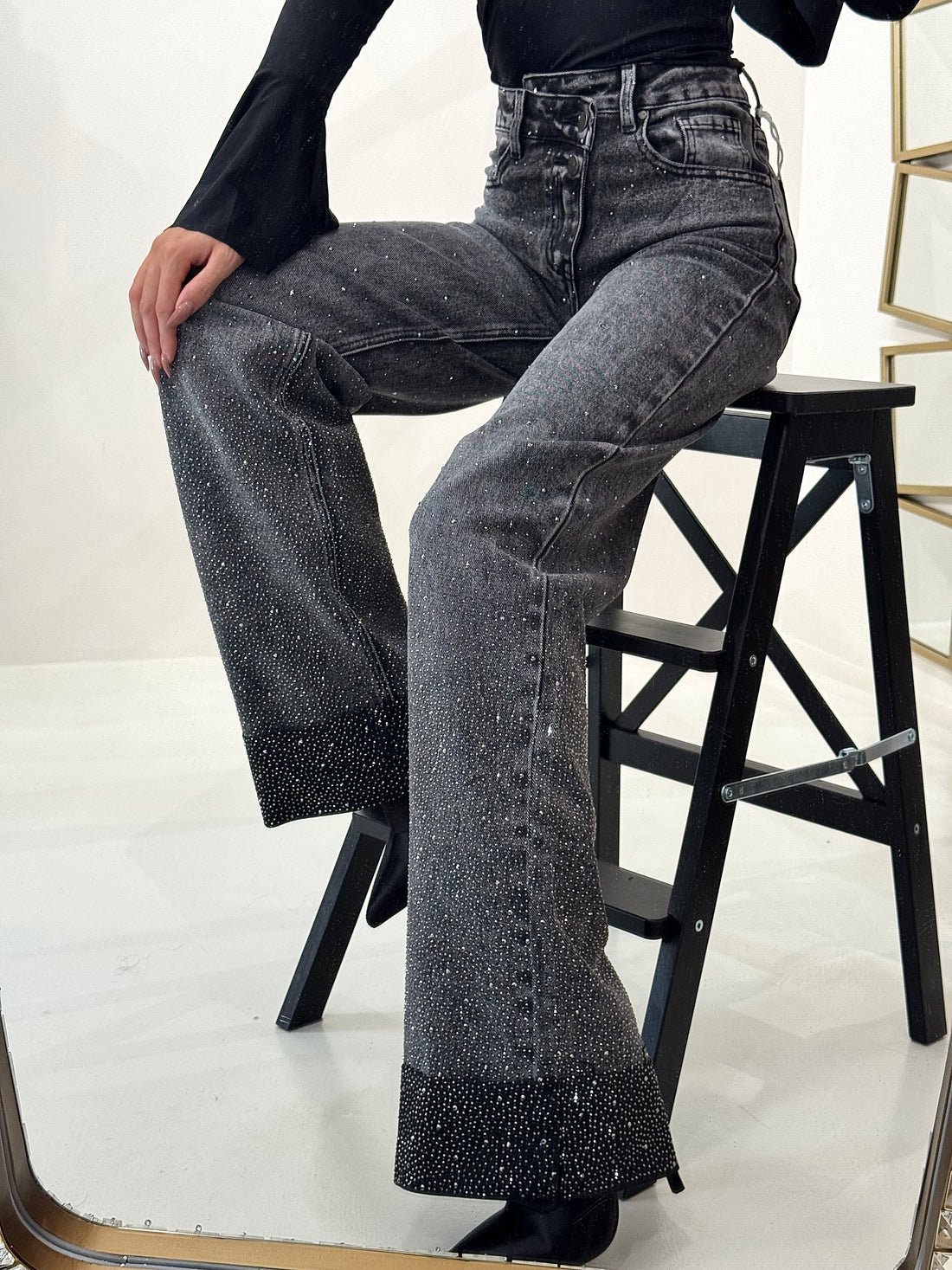 Jeans scuro con strass e risvolto - R.a. Boutique