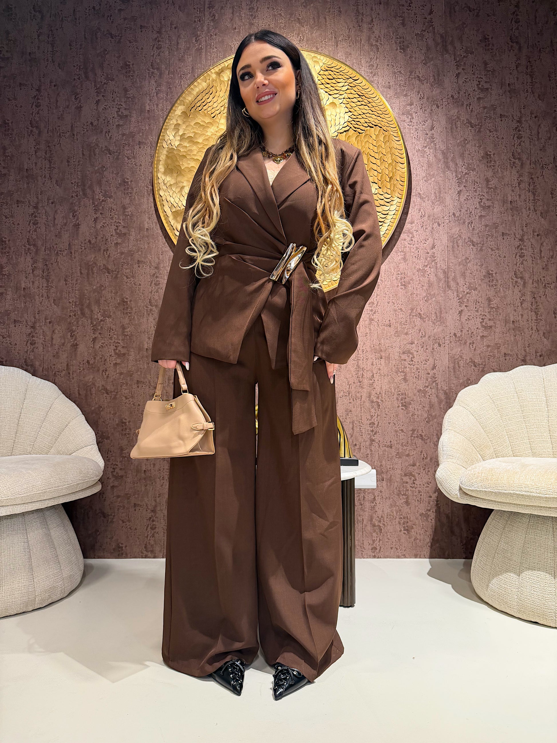 Completo giacca e pantalone con gioiello ￼ - R.a. Boutique