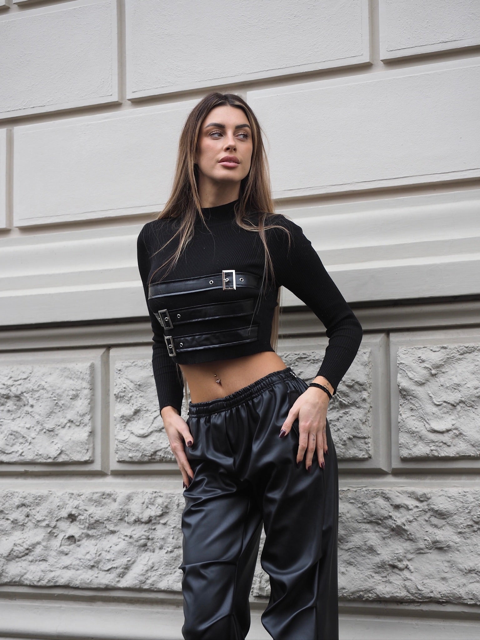 Maglioncino nero con fibbie - R.a. Boutique 