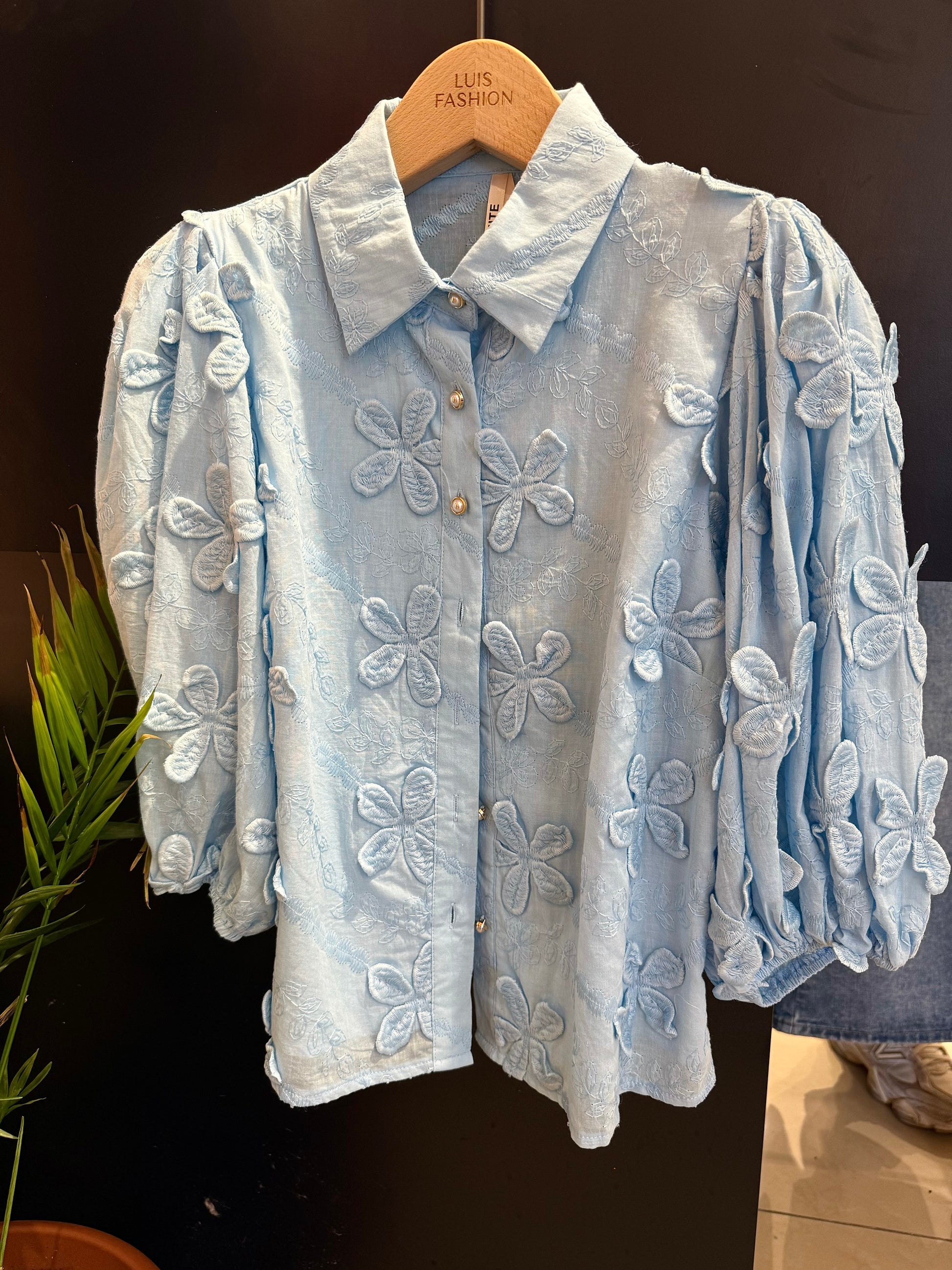 Camicia con fiori ricamati - R.a. Boutique