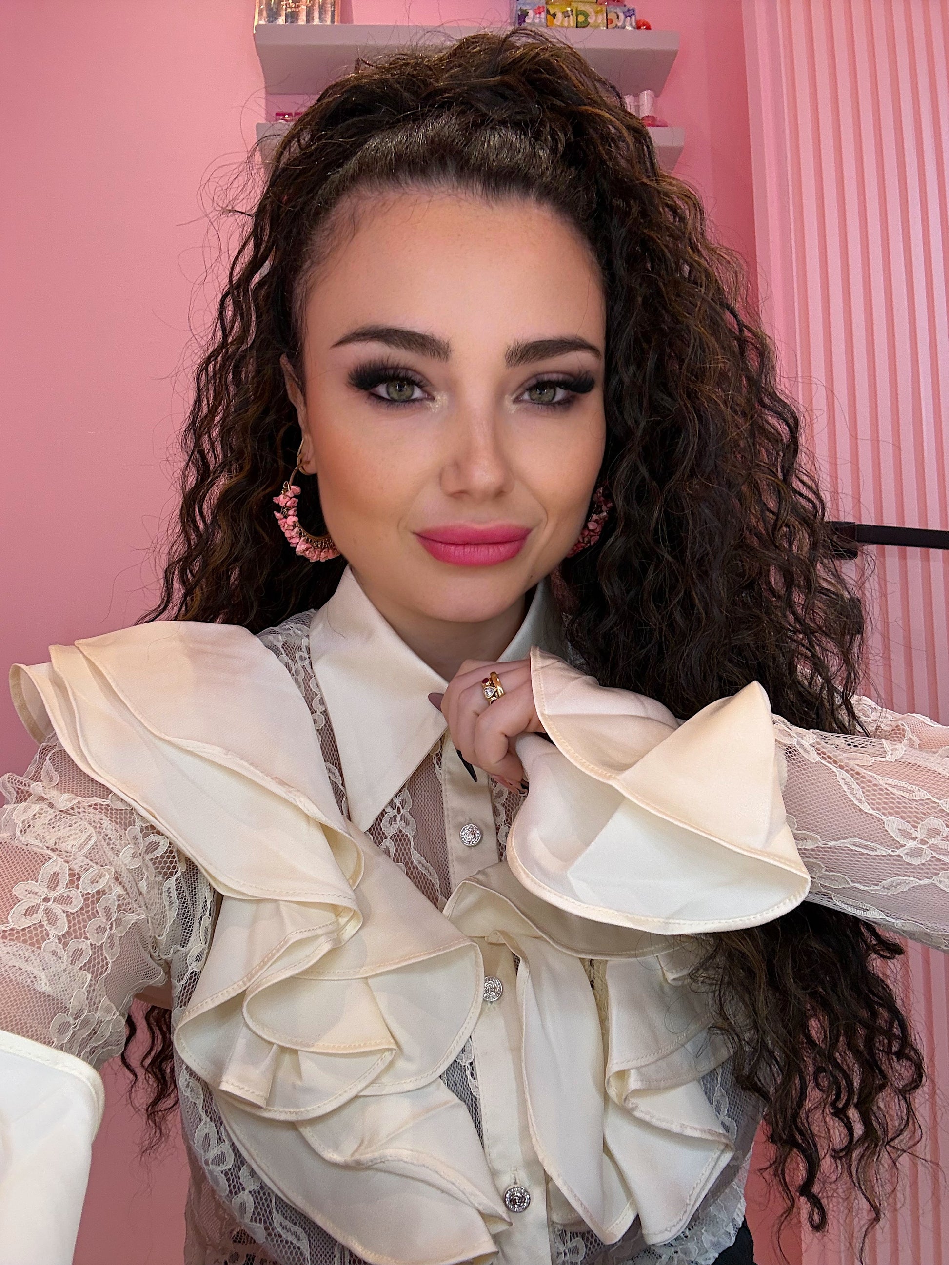 Camicetta in pizzo con voilant - R.a. Boutique