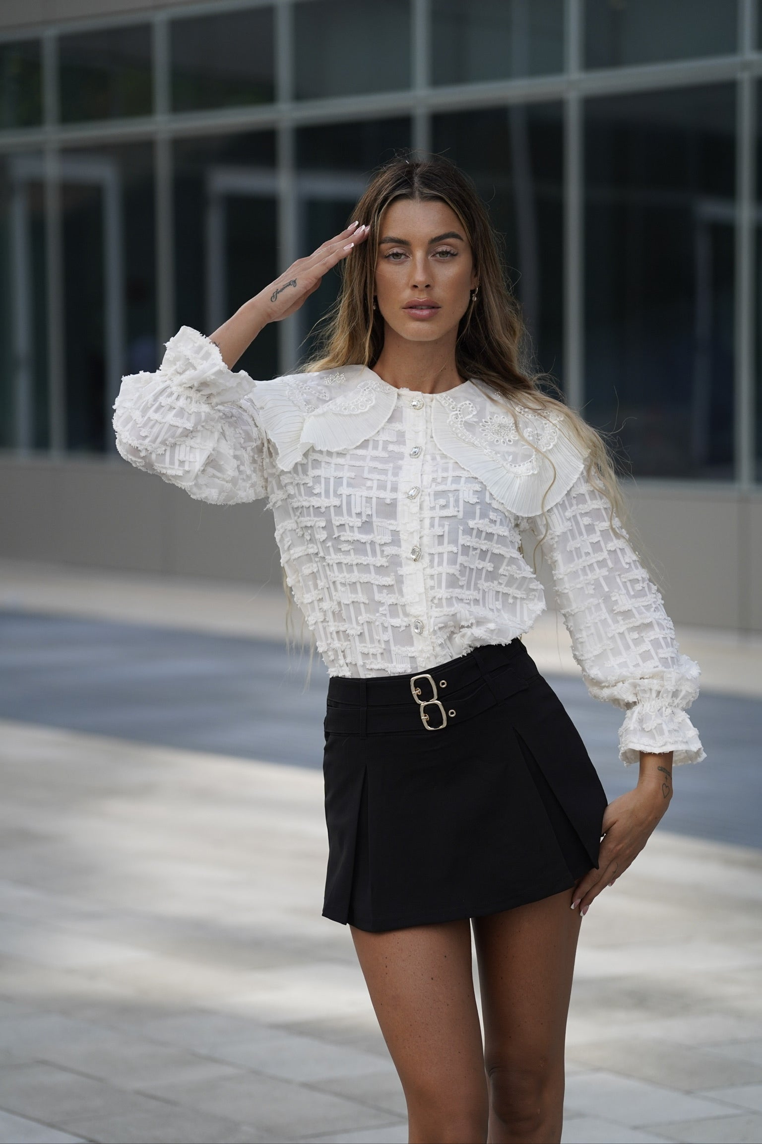 Camicia in pizzo beige con ricami - R.a. Boutique 