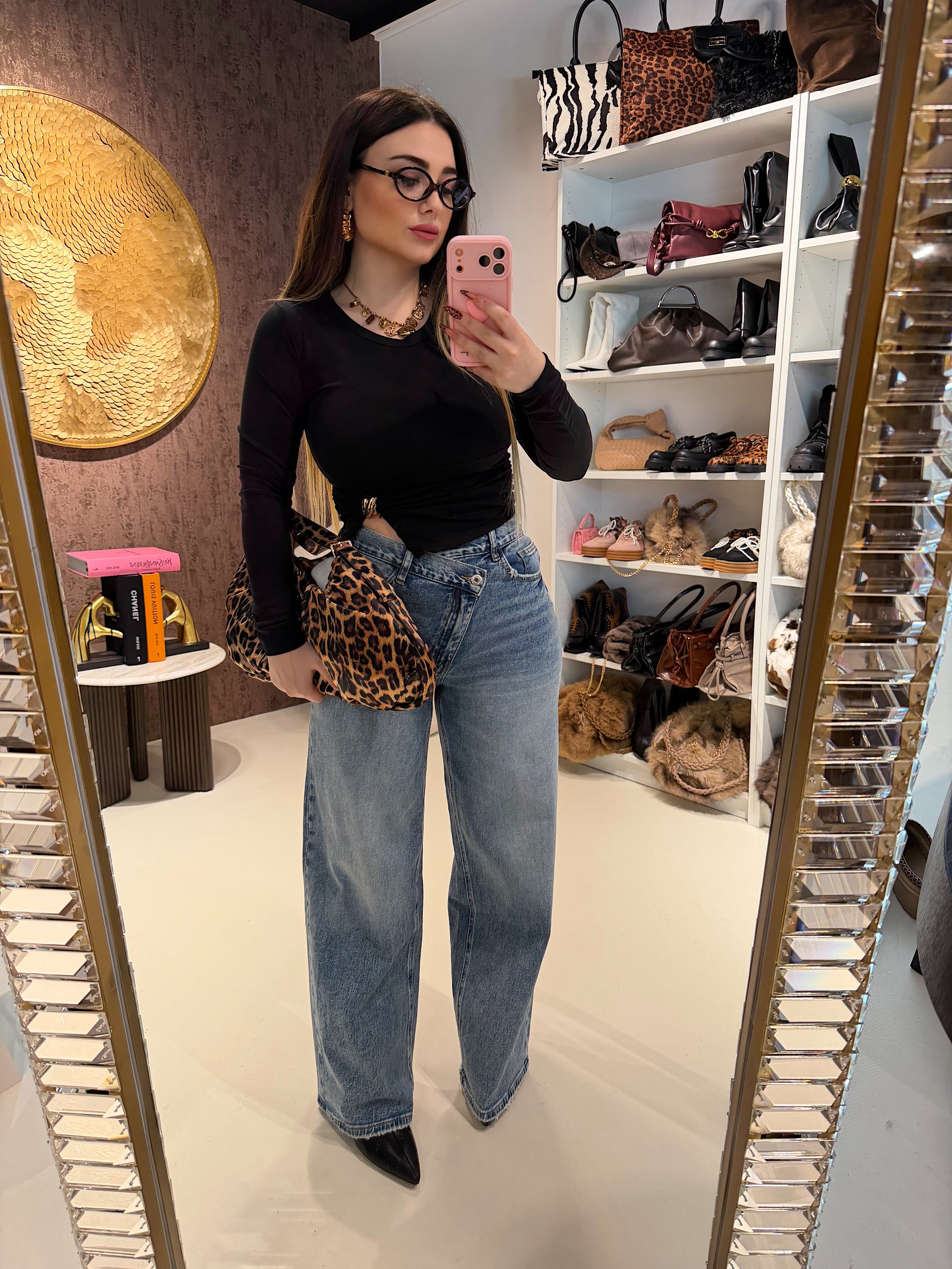 Maglia con spacco e gioiello oro - R.a. Boutique