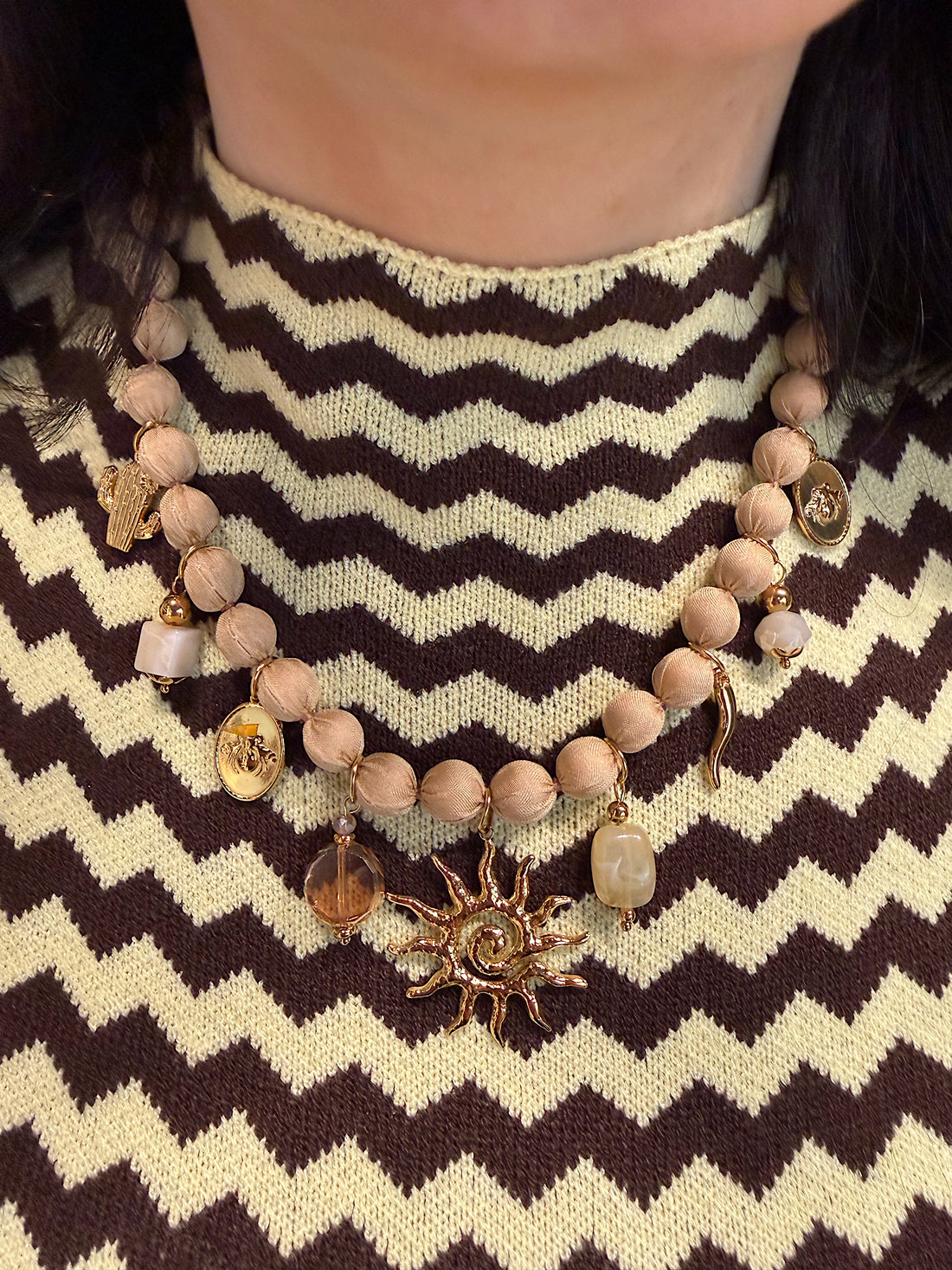 Collana Sole Beige con perle rivestite - R.a. Boutique