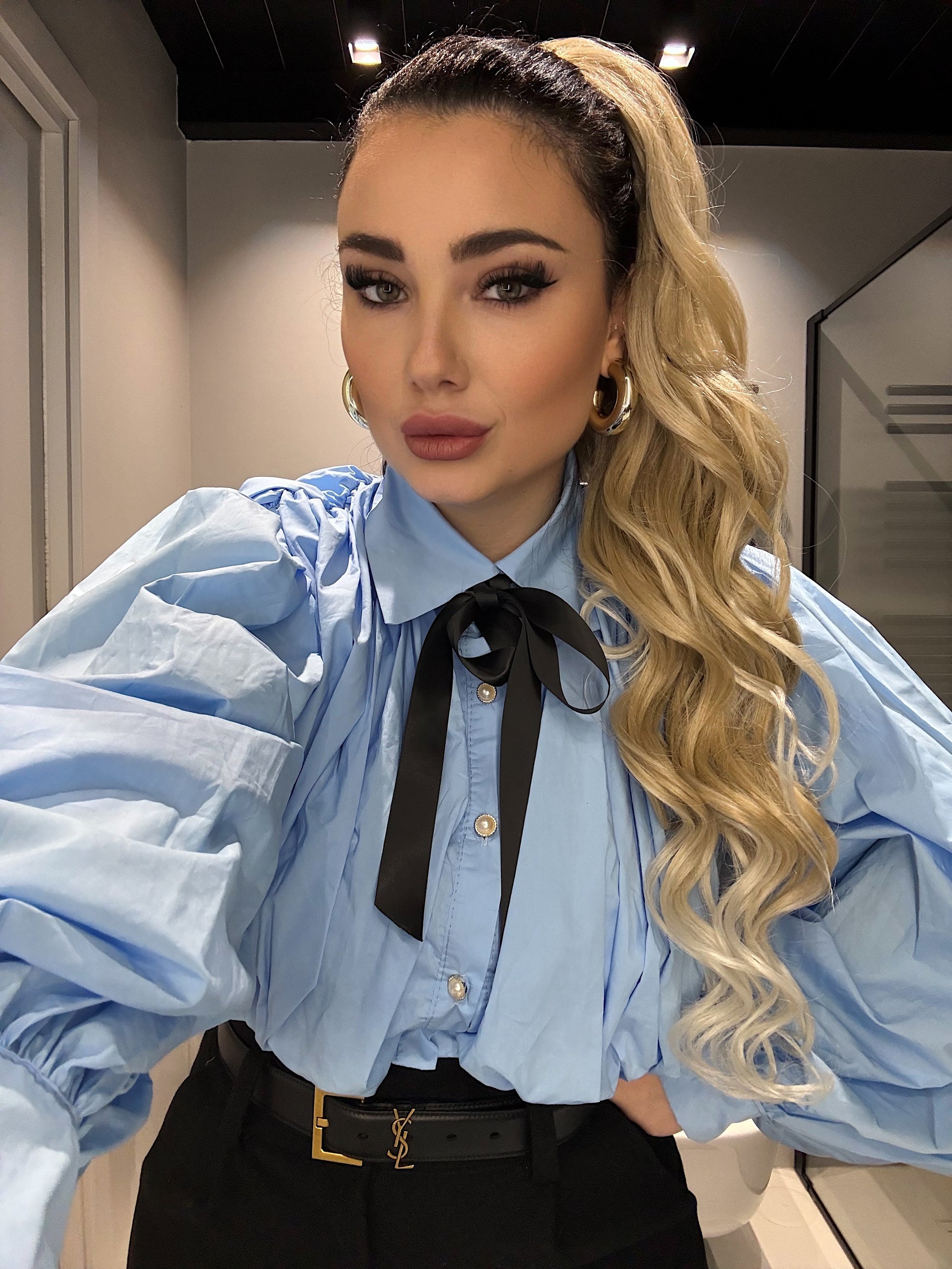 Camicia celeste con fiocco - R.a. Boutique