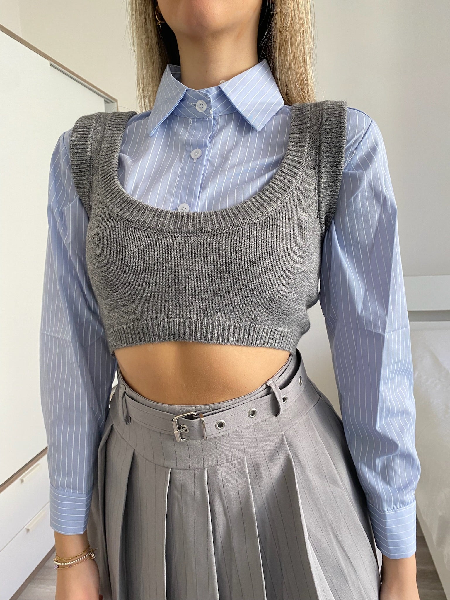 Maglioncino grigio più camicia celeste - R.a. Boutique 