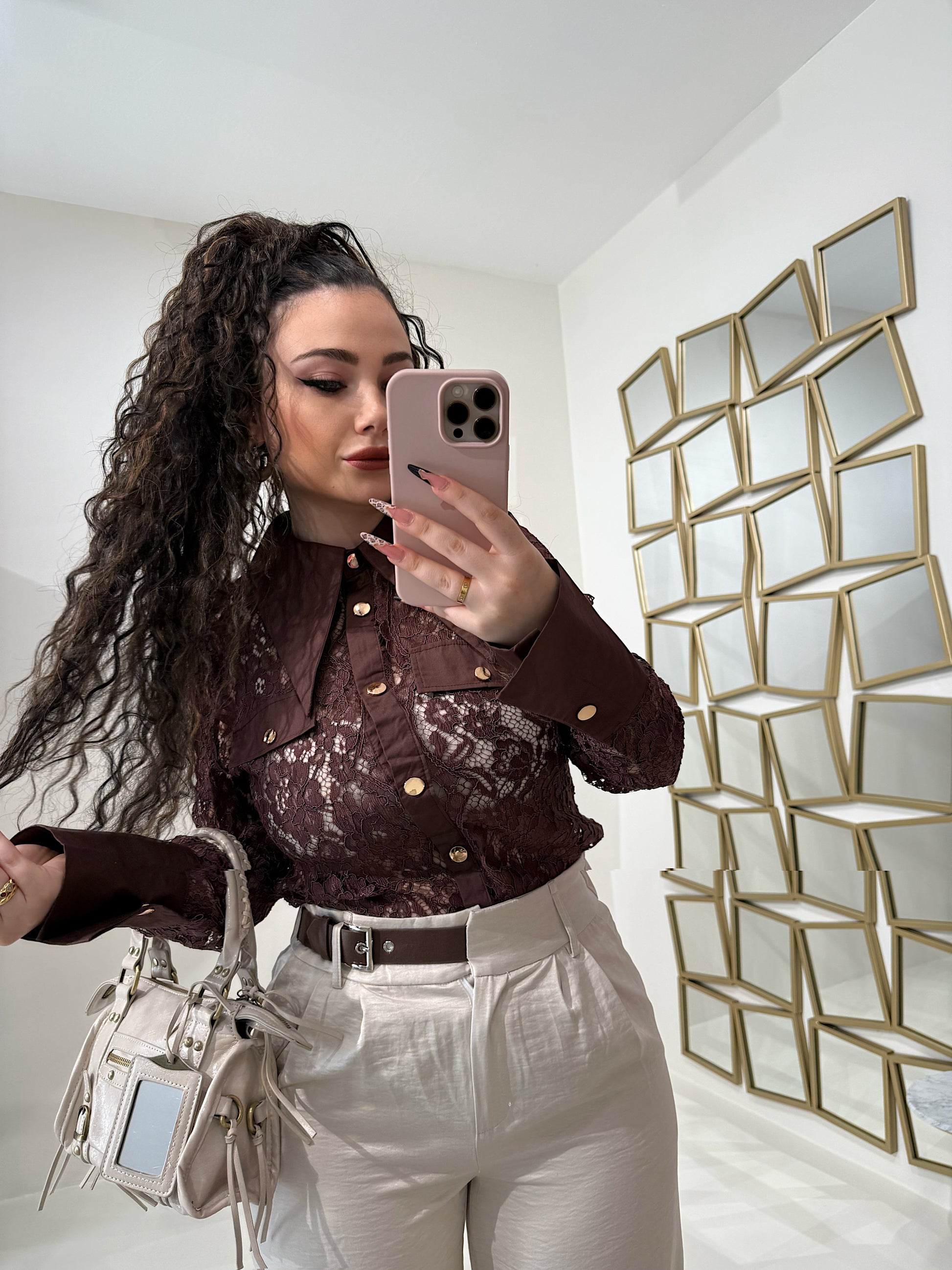 Camicetta in pizzo con bottoni oro - R.a. Boutique