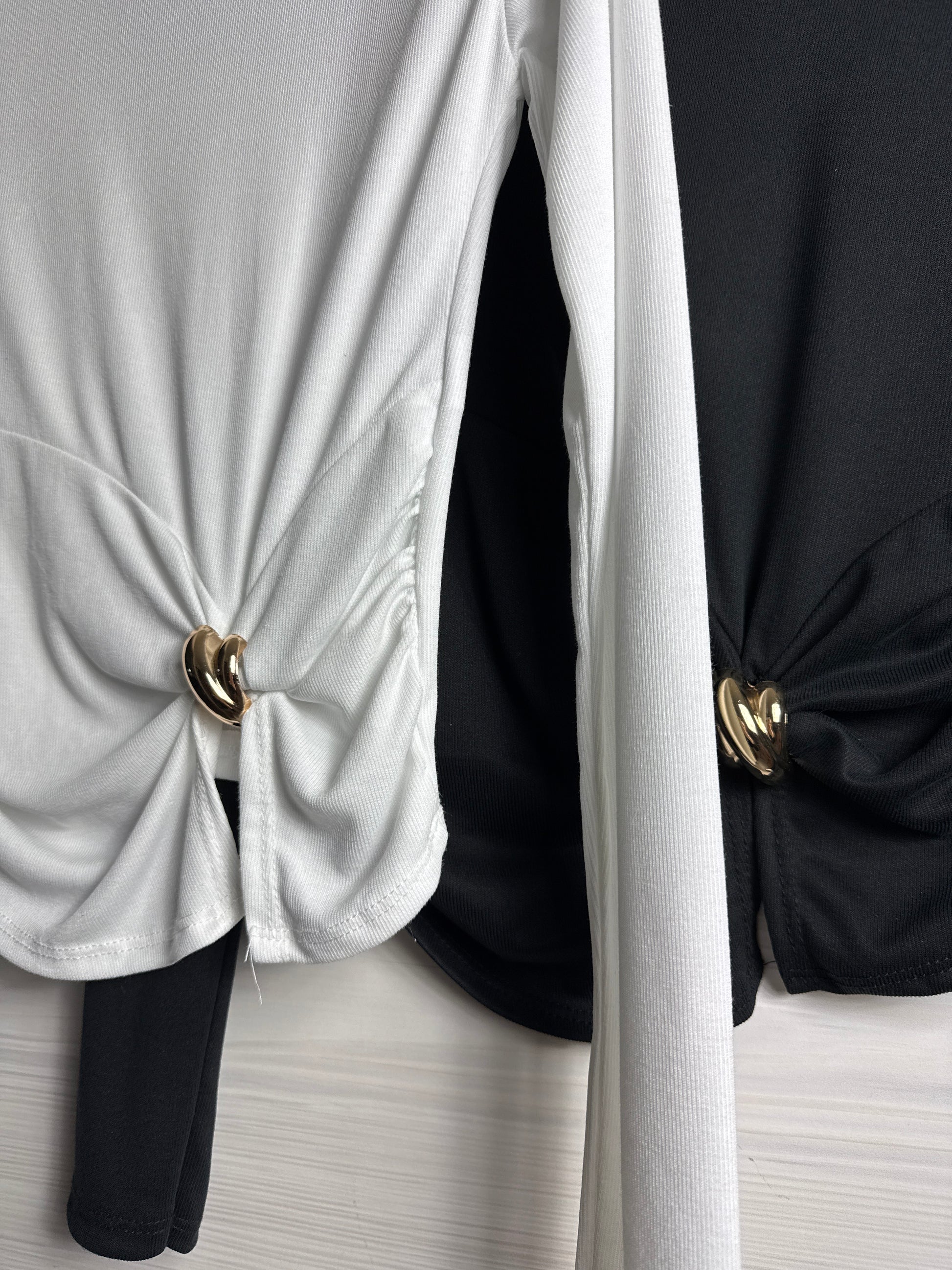 Maglia con fiocco e gioiello oro - R.a. Boutique