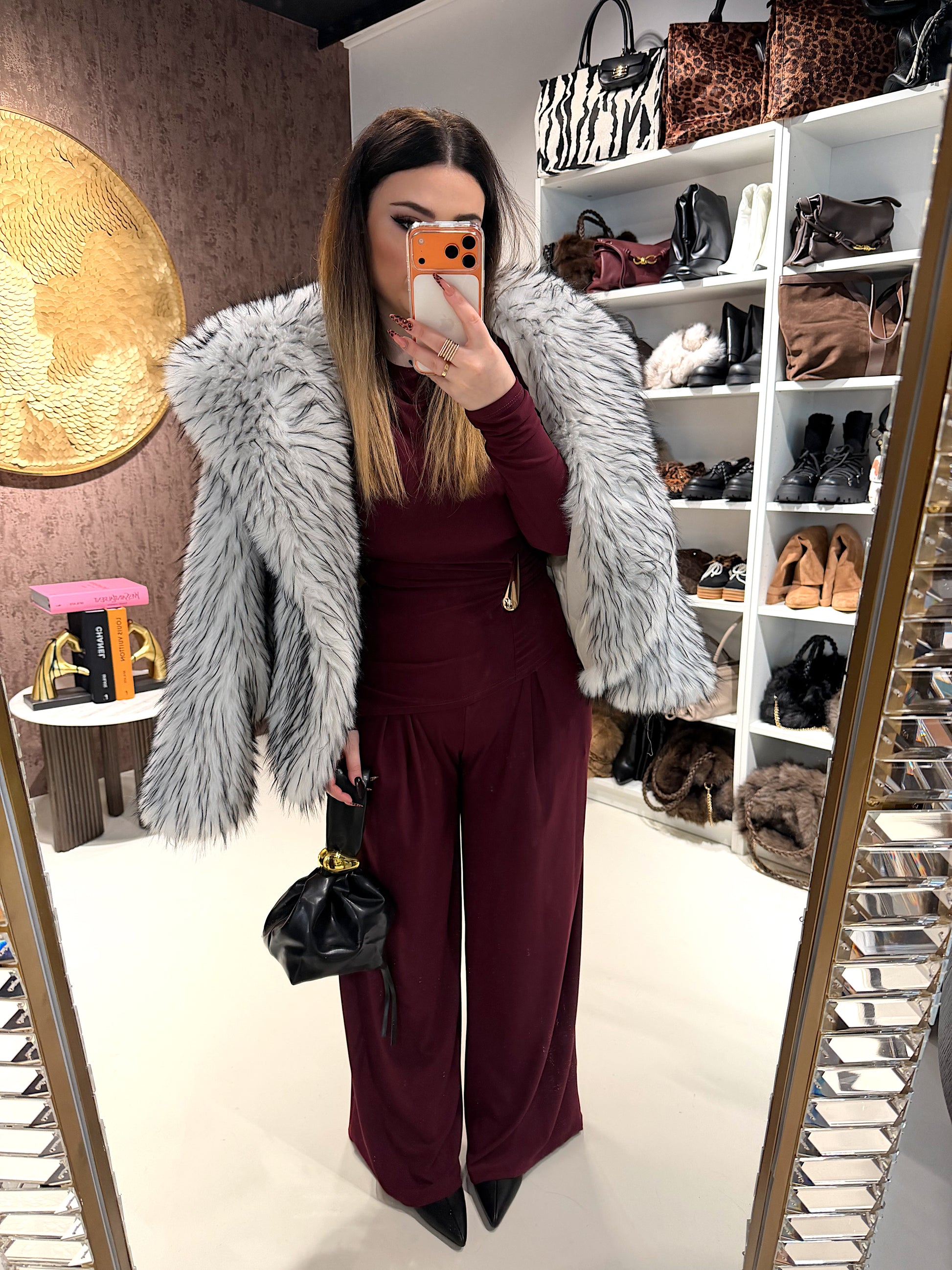 Completo due pezzi con dettaglio oro e spalline imbottite - R.a. Boutique