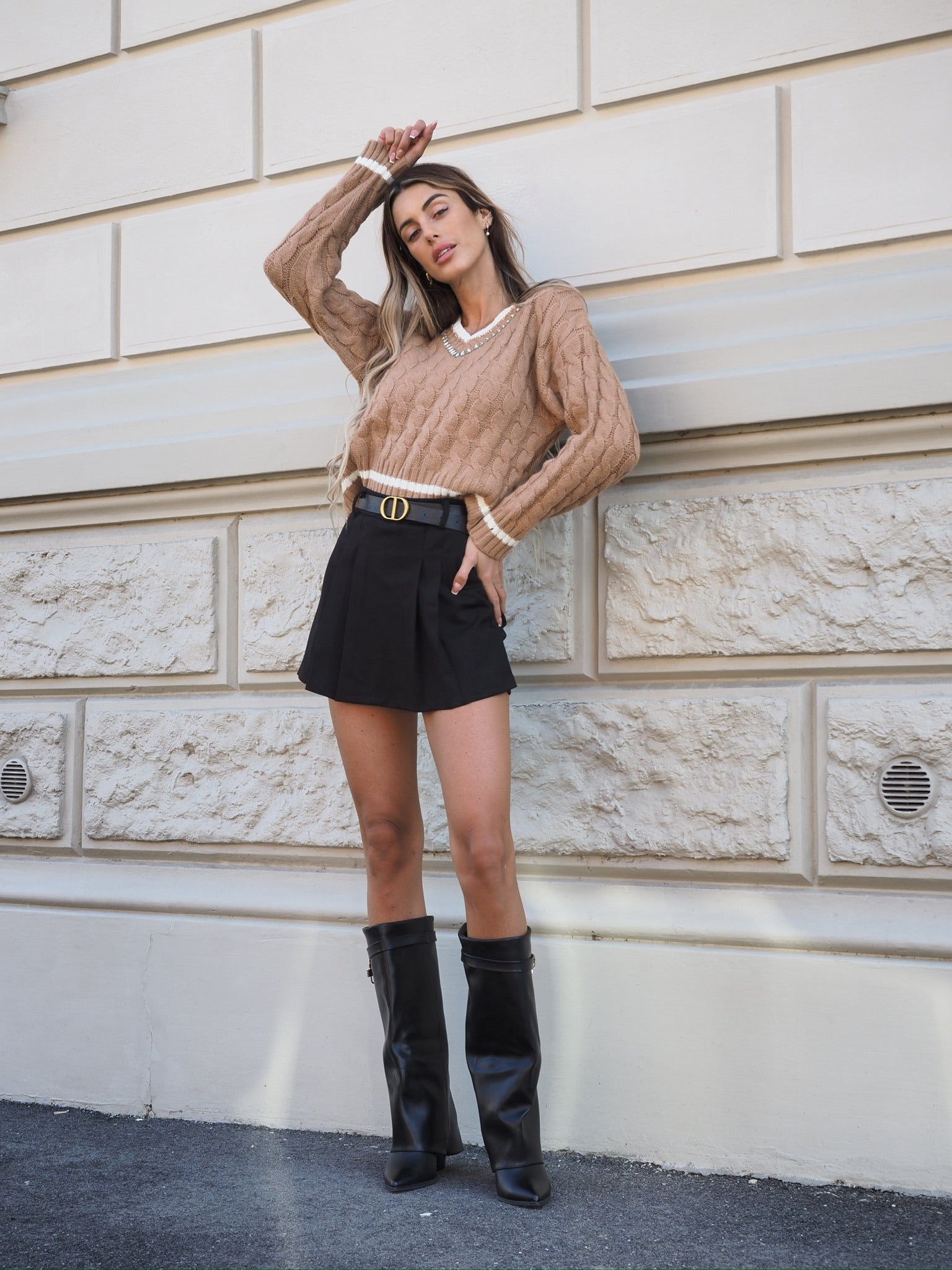 Maglione Camel con scollo e strass - R.a. Boutique 