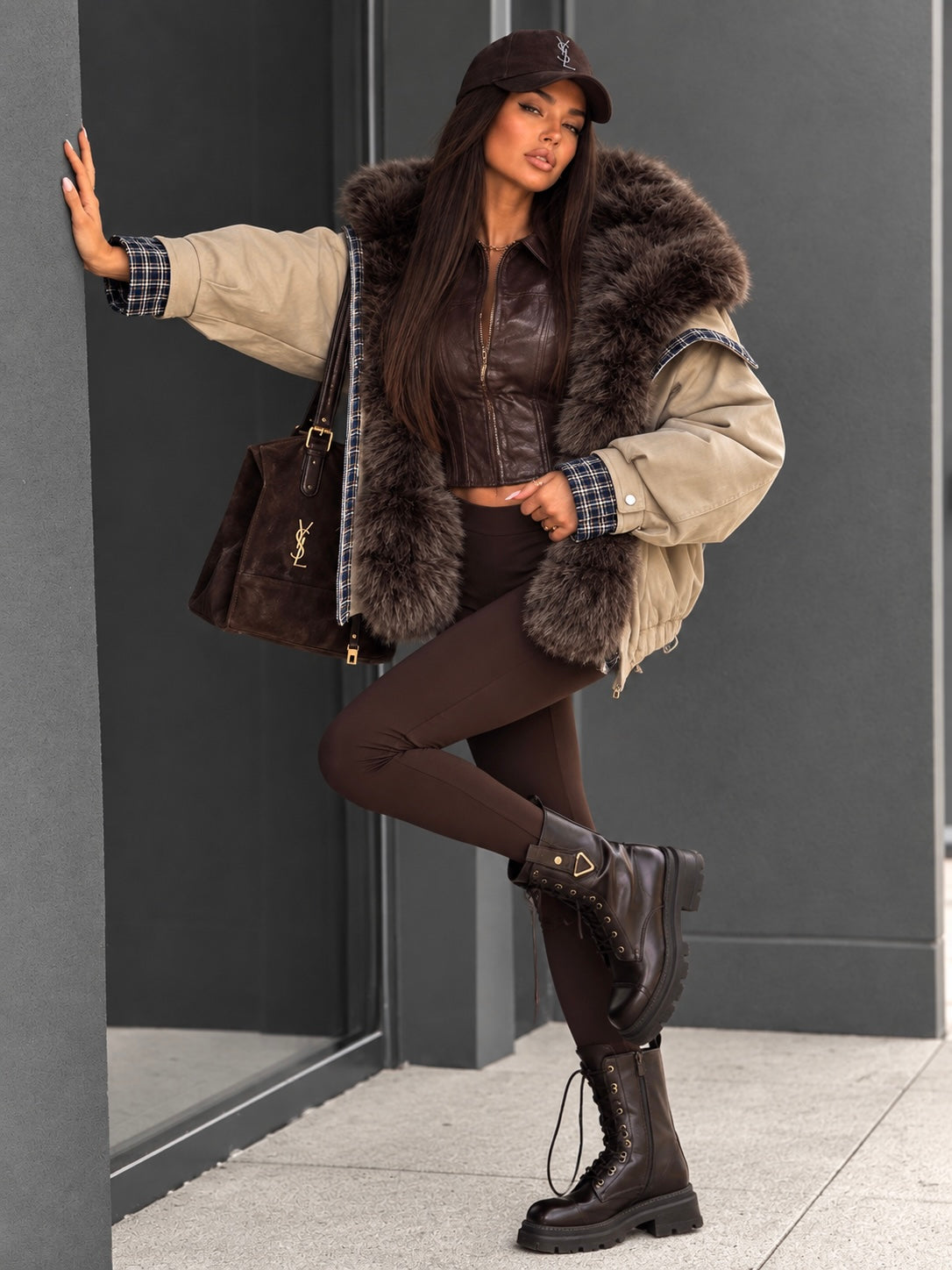 Giubbotto con Maxi Collo in Pelo e Dettagli Tartan - R.a. Boutique