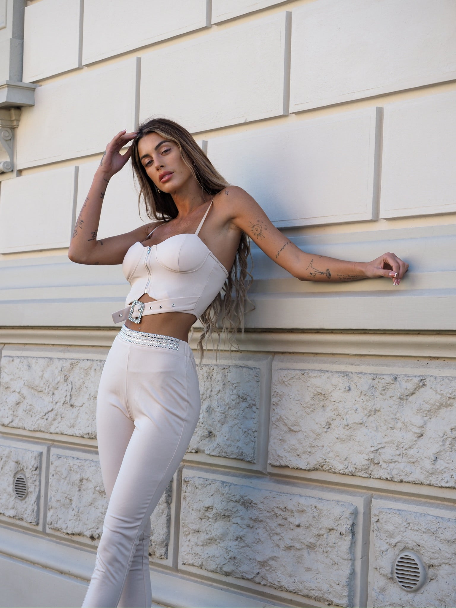 Completo top e pantalone con strass burro - R.a. Boutique 