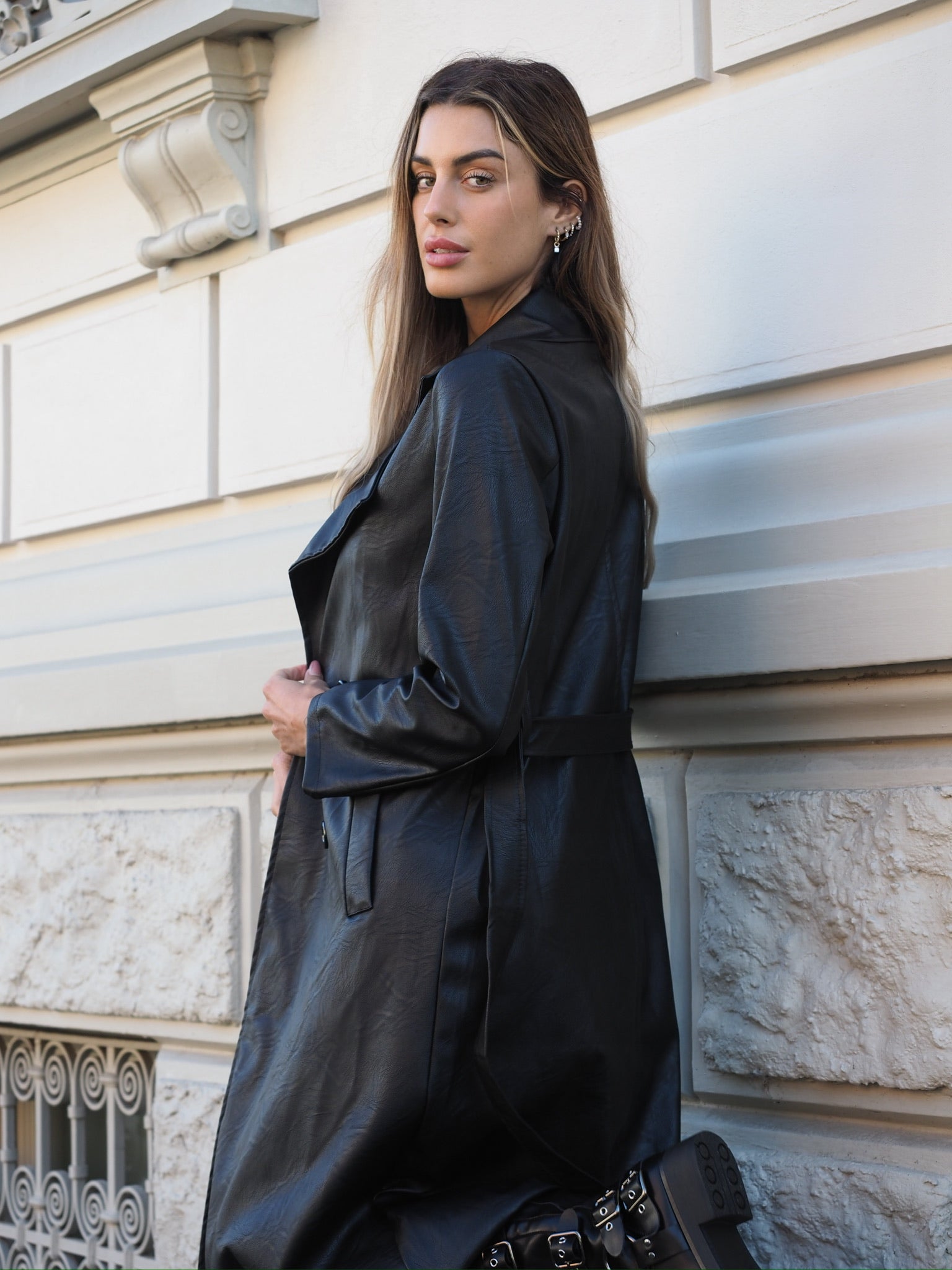 Giaccone in ecopelle con cintura - R.a. Boutique 