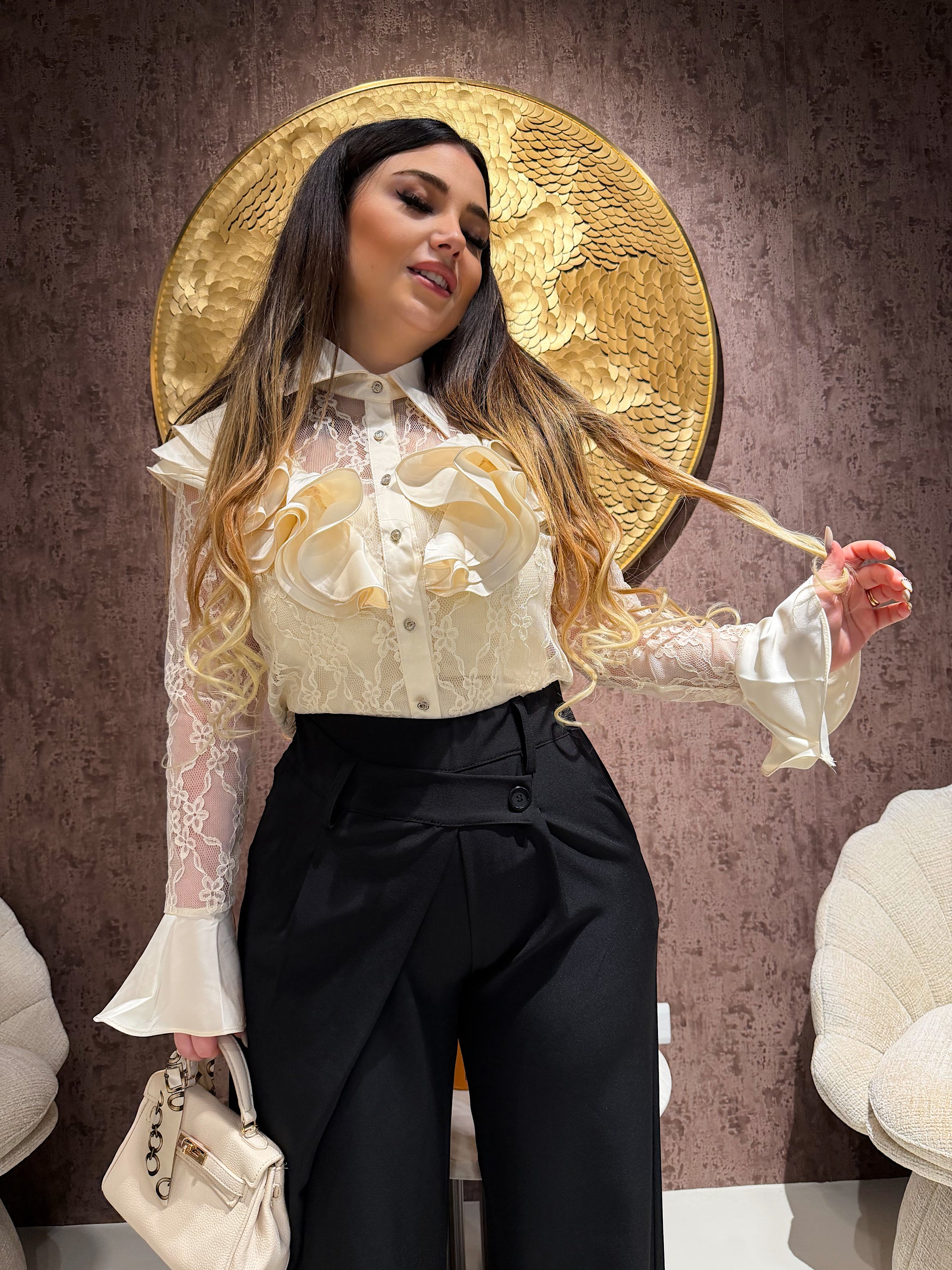 Camicetta in pizzo con voilant - R.a. Boutique
