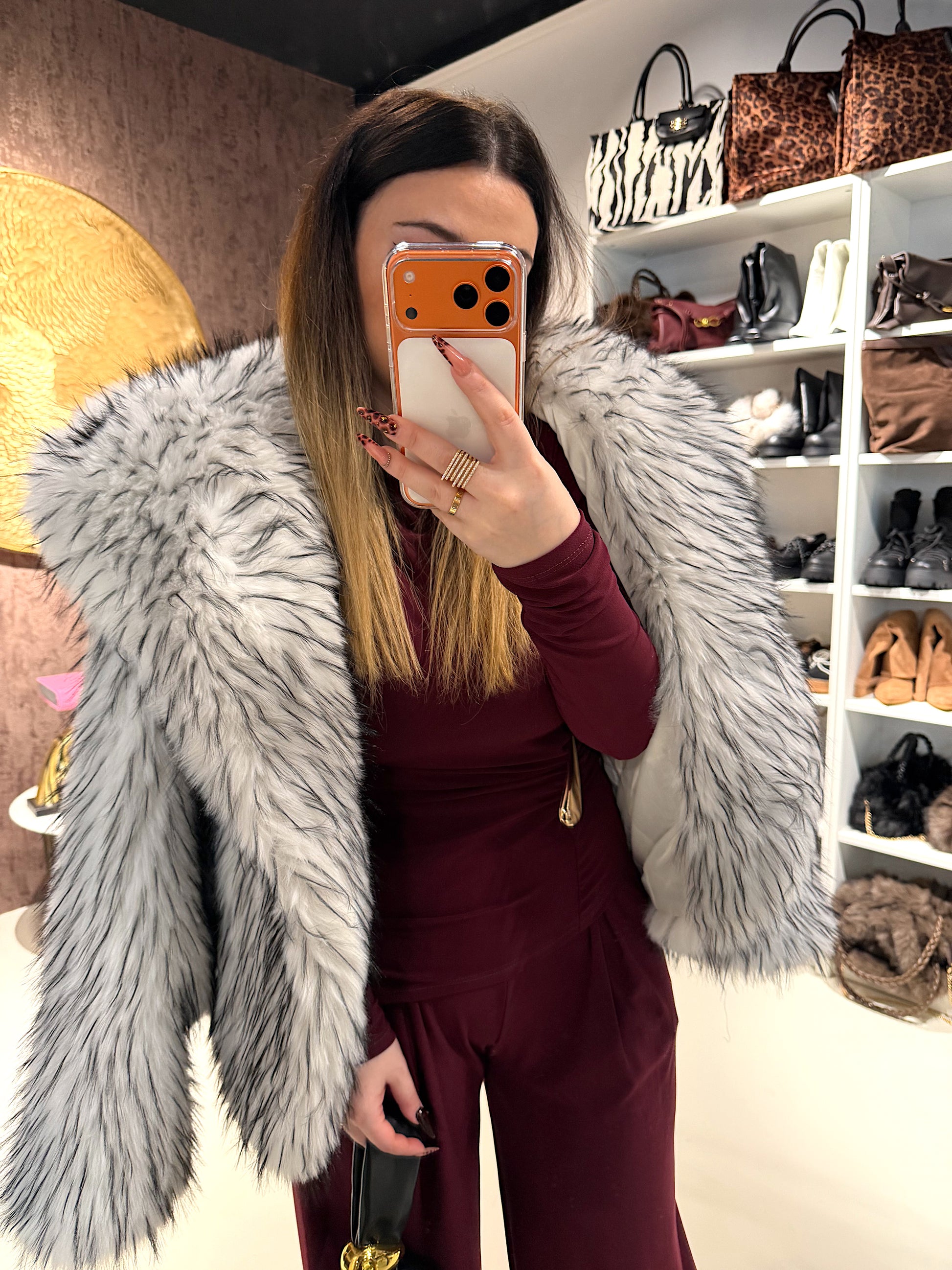 Completo due pezzi con dettaglio oro e spalline imbottite - R.a. Boutique