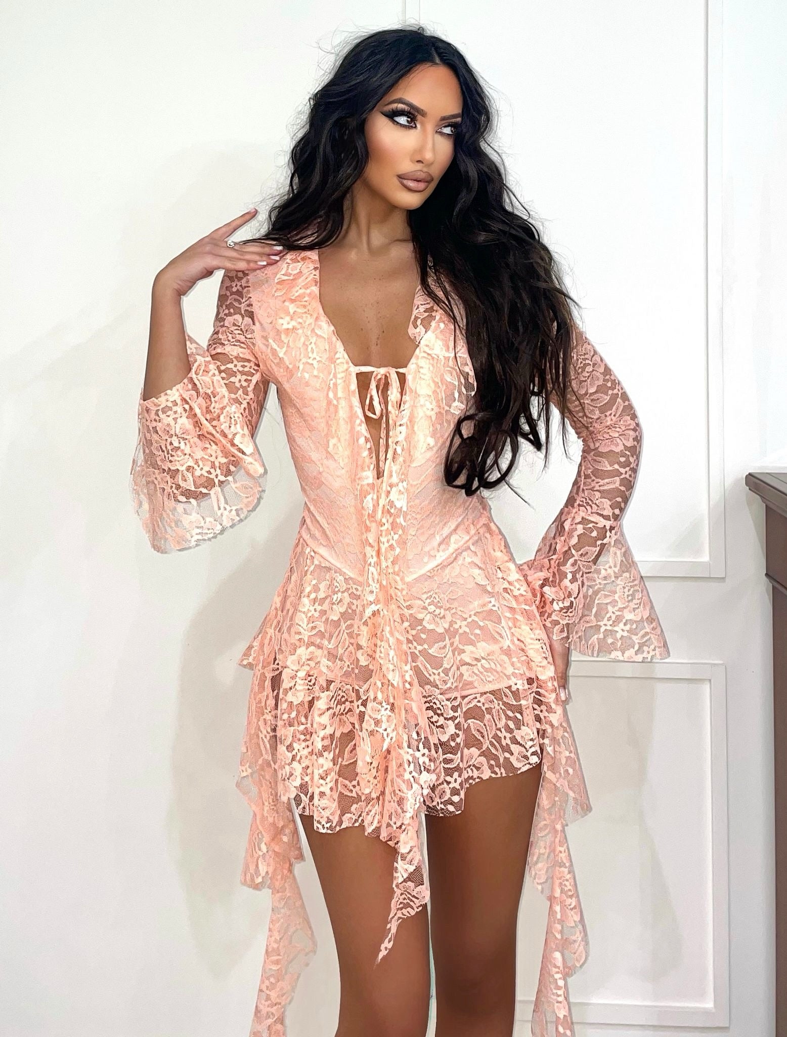 Abito in pizzo rosa con rouches - R.a. Boutique