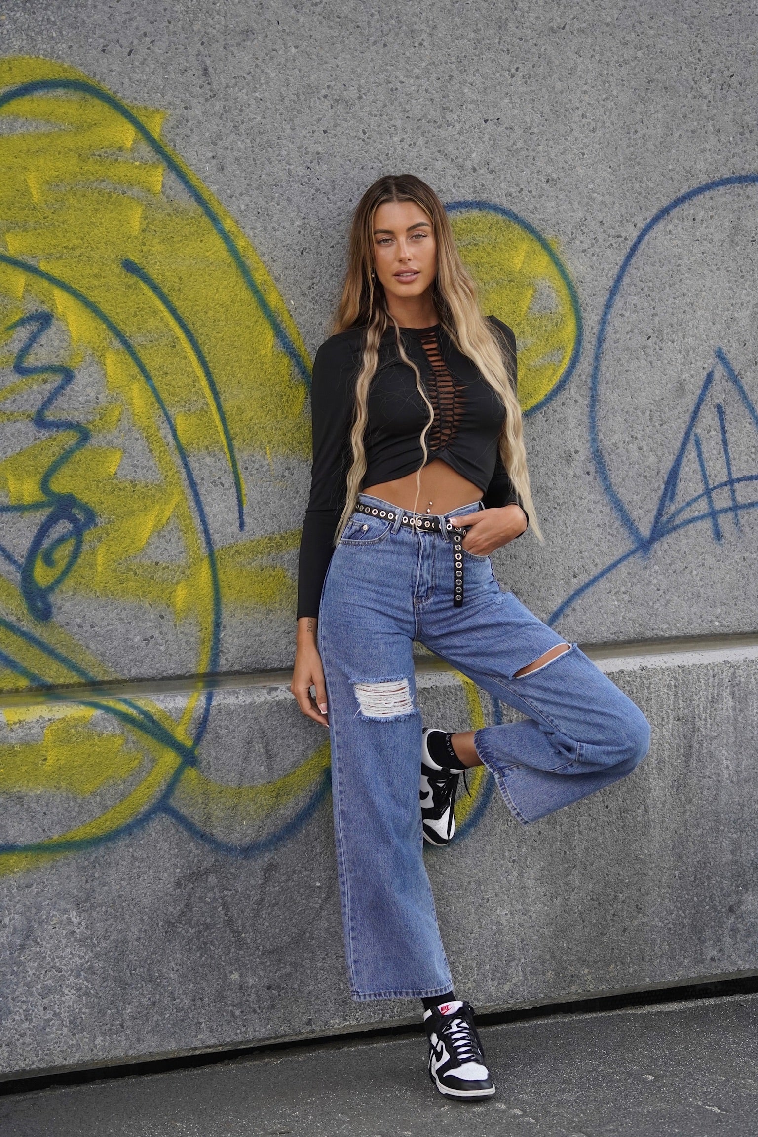 Maglia nera con strappi - R.a. Boutique 