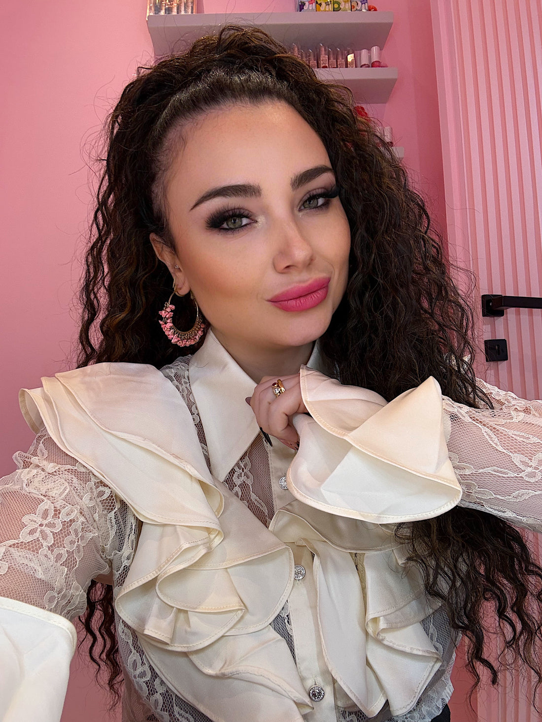 Camicetta in pizzo con voilant - R.a. Boutique