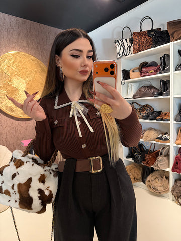 Maglioncino con perline e bottone a fiori - R.a. Boutique