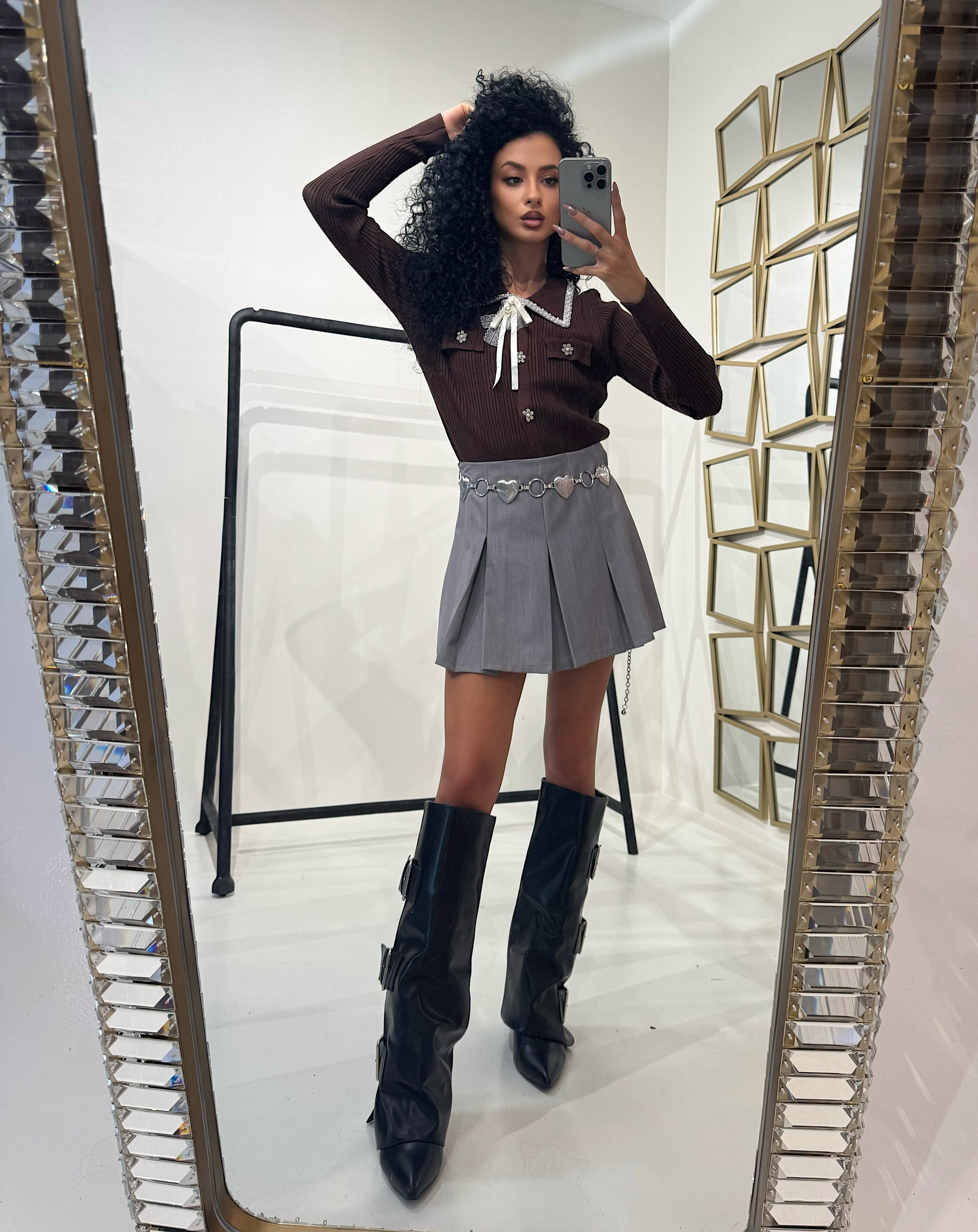 Maglioncino con perline e bottone a fiori - R.a. Boutique