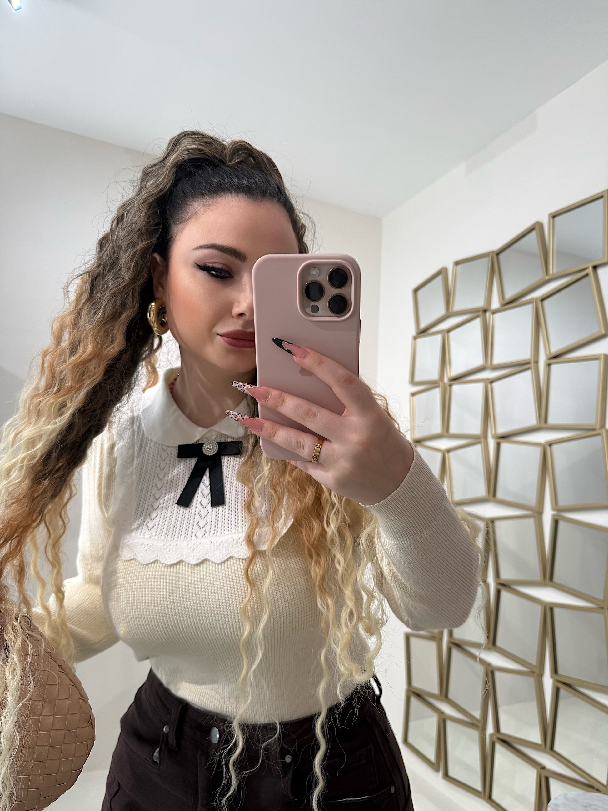 Maglioncino con fiocco e gioiello - R.a. Boutique