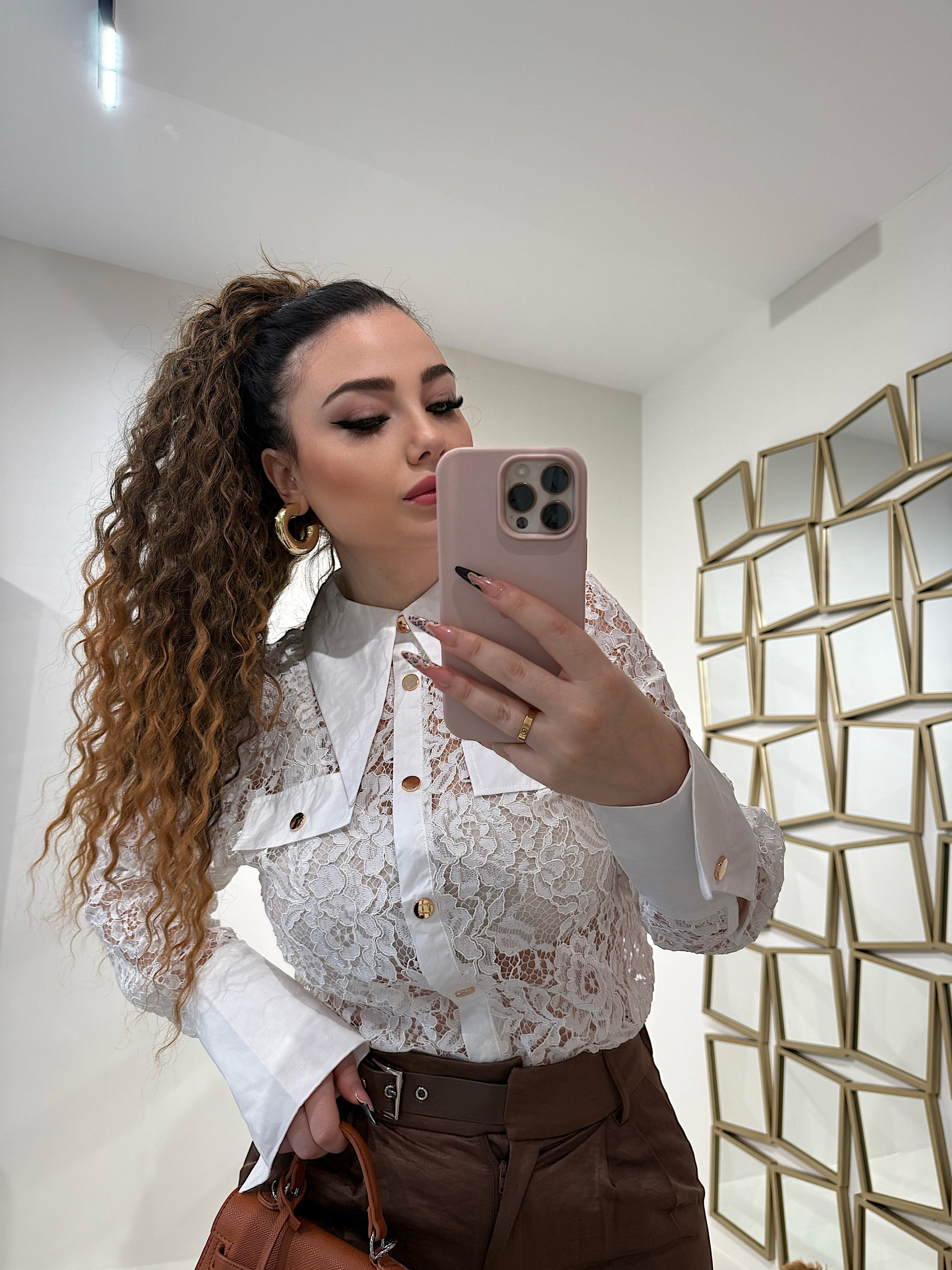 Camicetta in pizzo con bottoni oro - R.a. Boutique