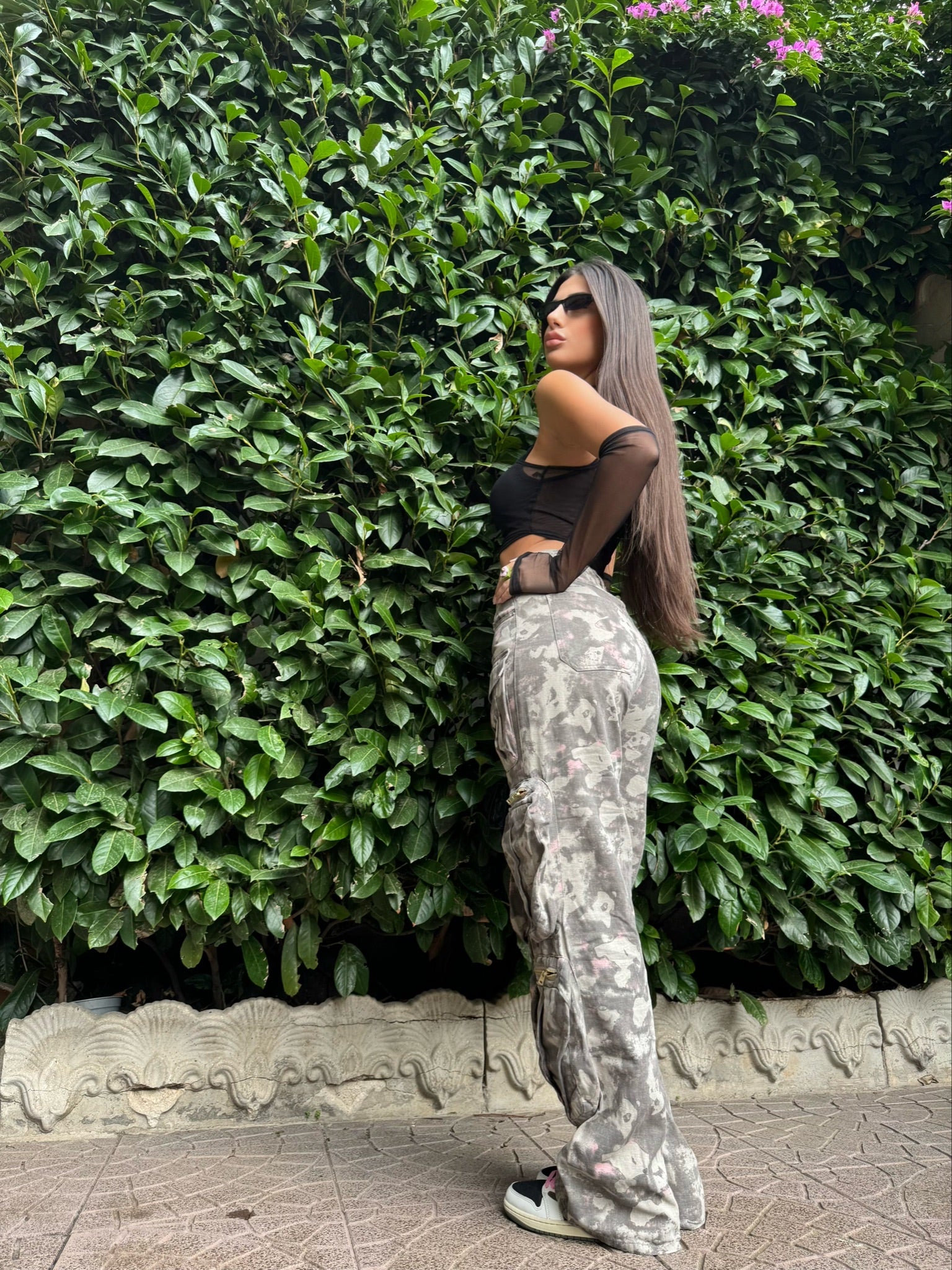 Top nero in velo con manicotti - R.a. Boutique 