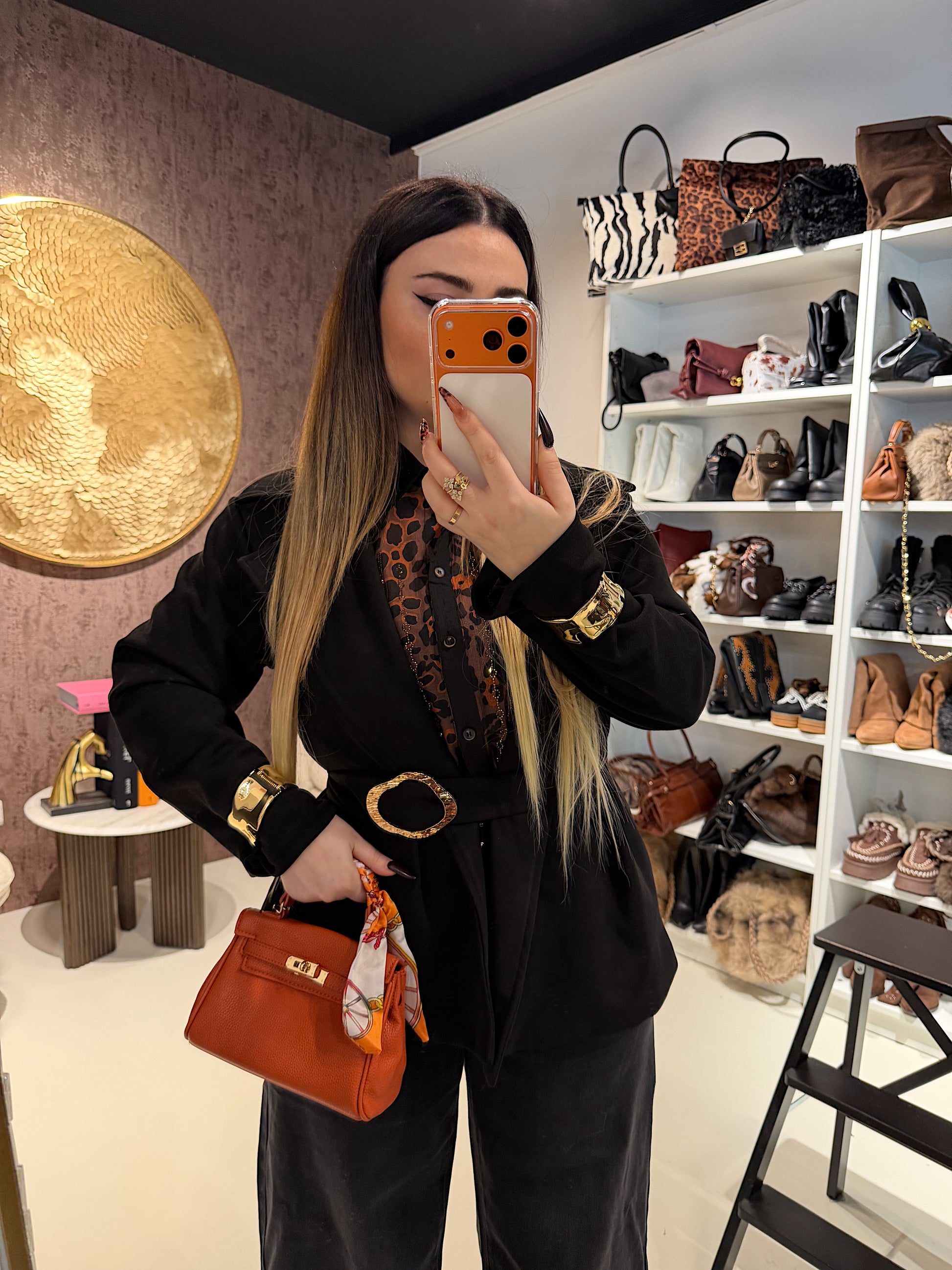 Giacca in camoscio con cintura gioiello - R.a. Boutique