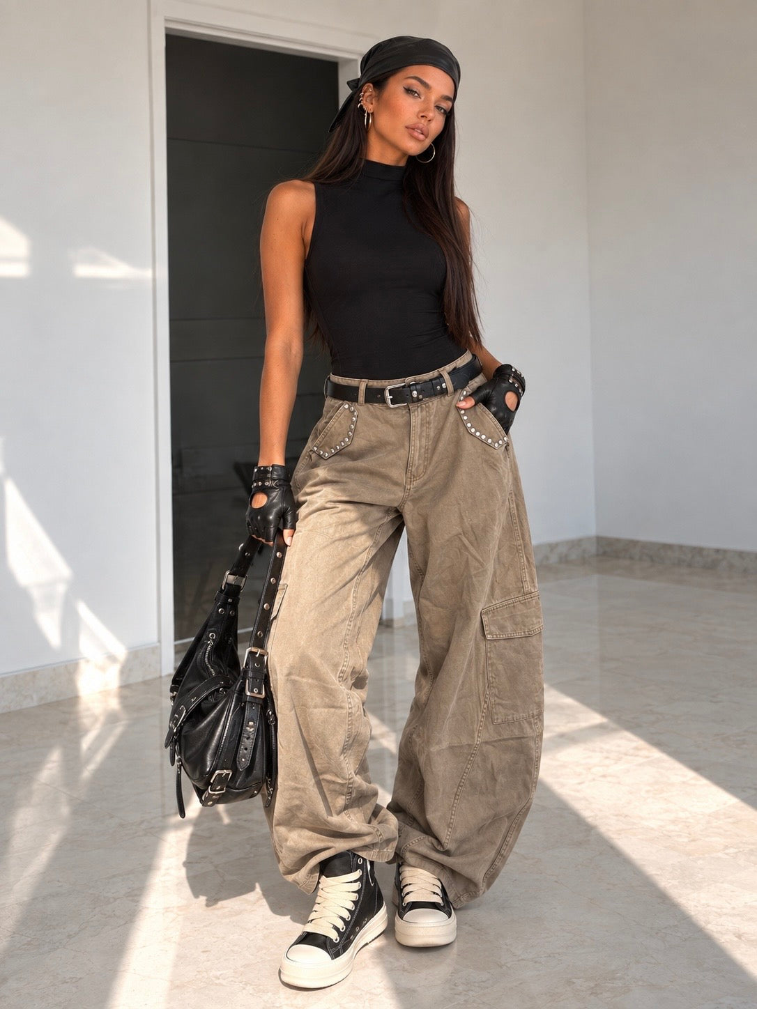 Pantalone Cargo con Borchie e Cintura Inclusa