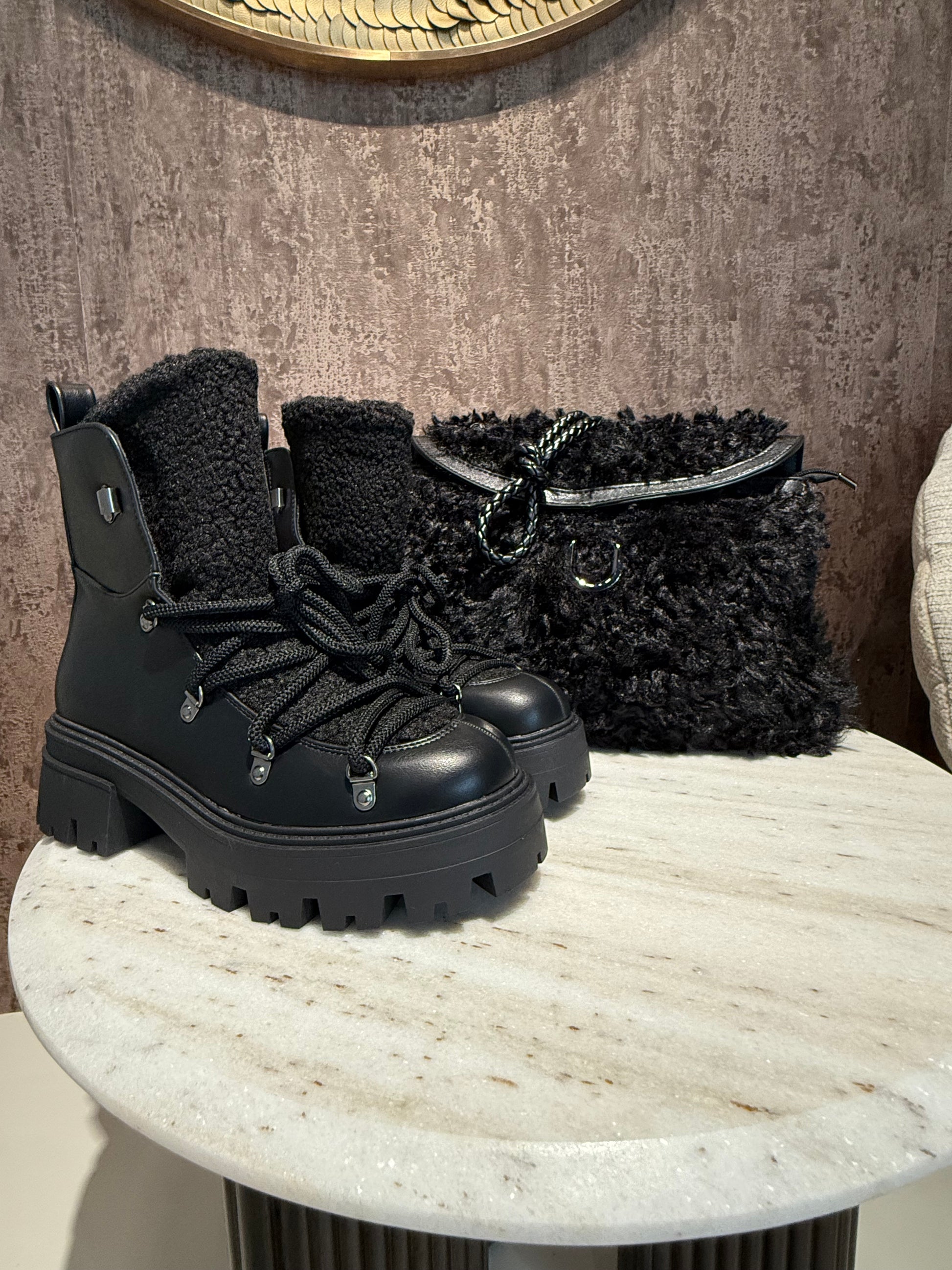 Anfibi con pelliccia interna – Bianco & Nero - R.a. Boutique