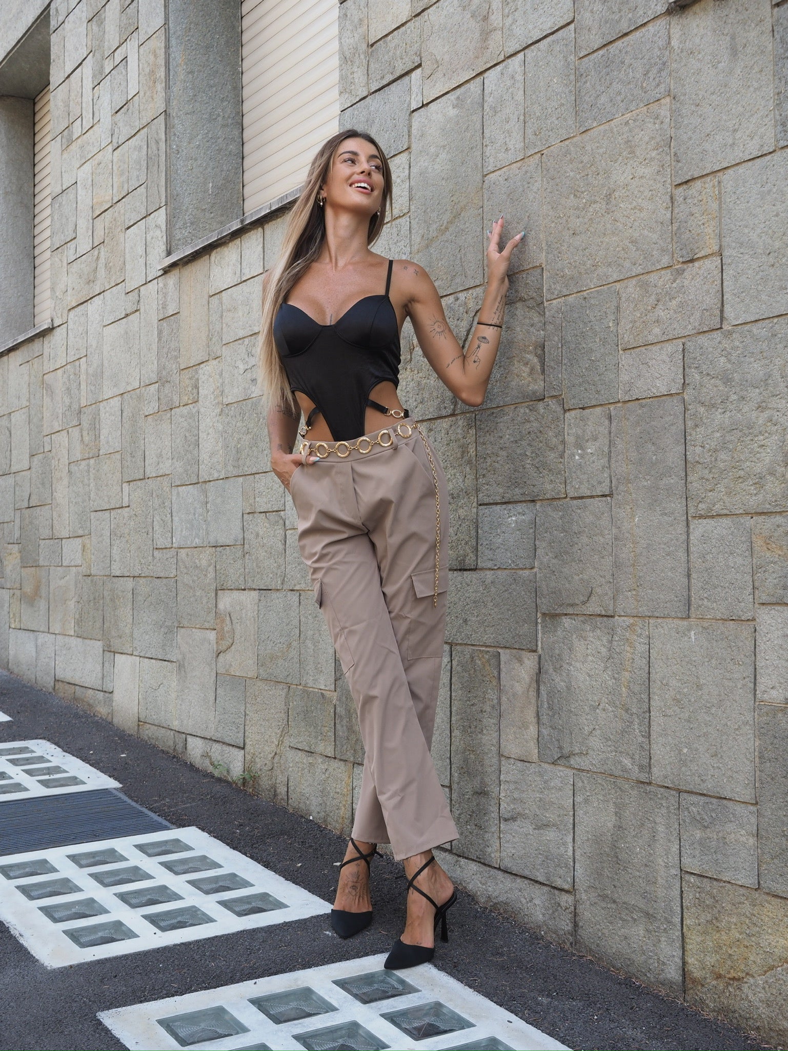 Body nero sgambato con gioiello - R.a. Boutique 