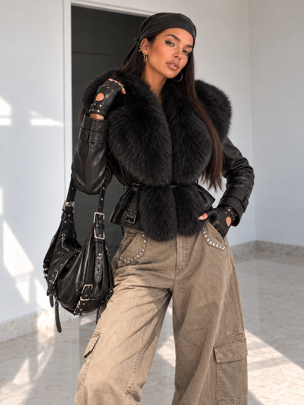 Giacca Diva Nera con Maxi Collo in Pelo e Cintura