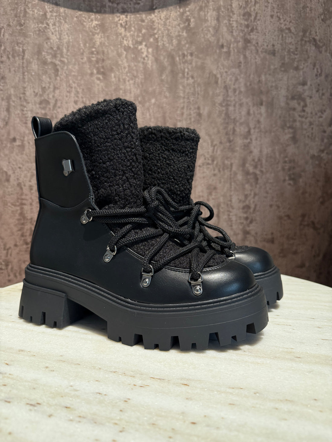 Anfibi con pelliccia interna – Bianco & Nero - R.a. Boutique