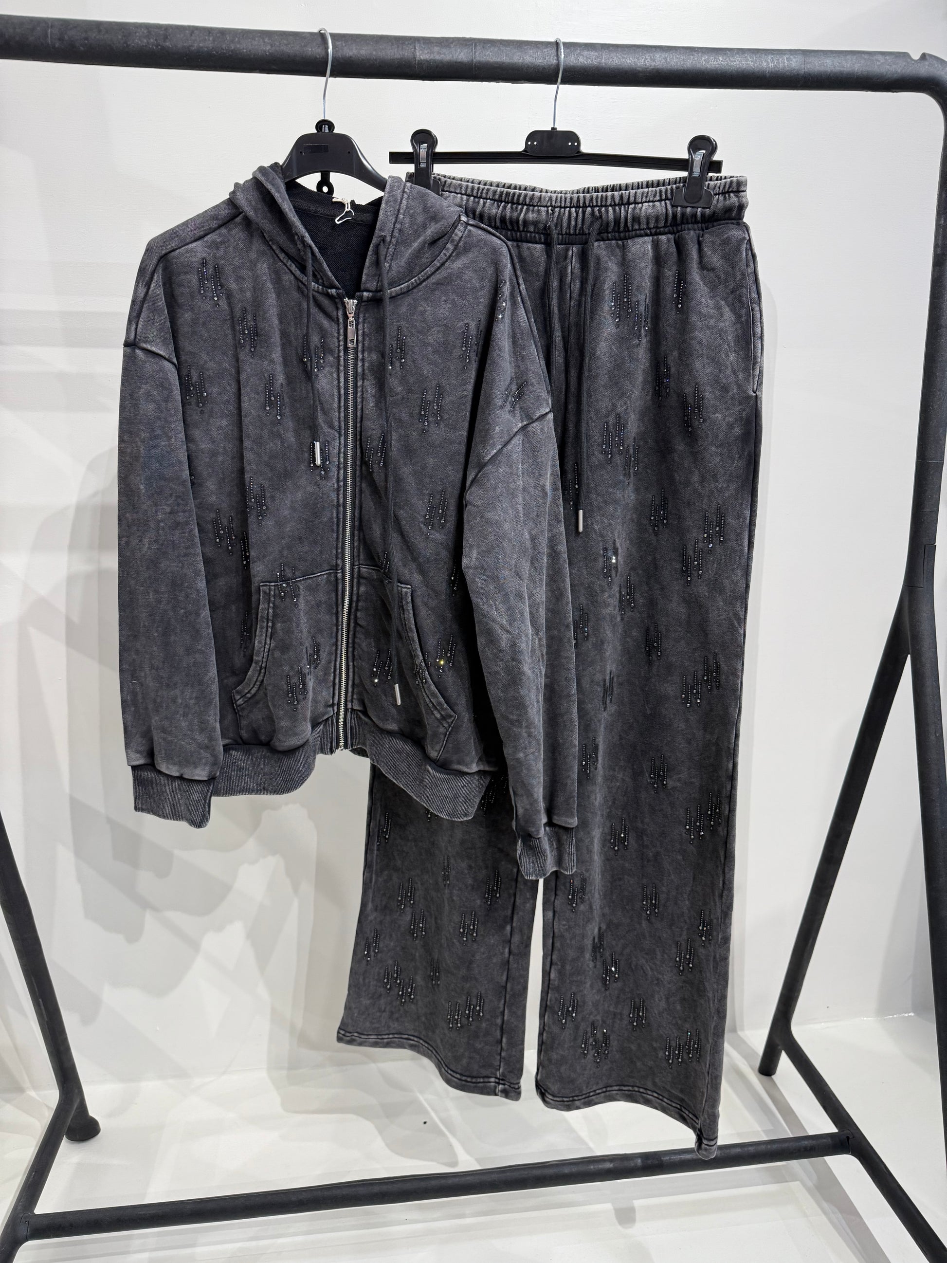 Completo con felpa over e brillantini pantalone a zampa - R.a. Boutique