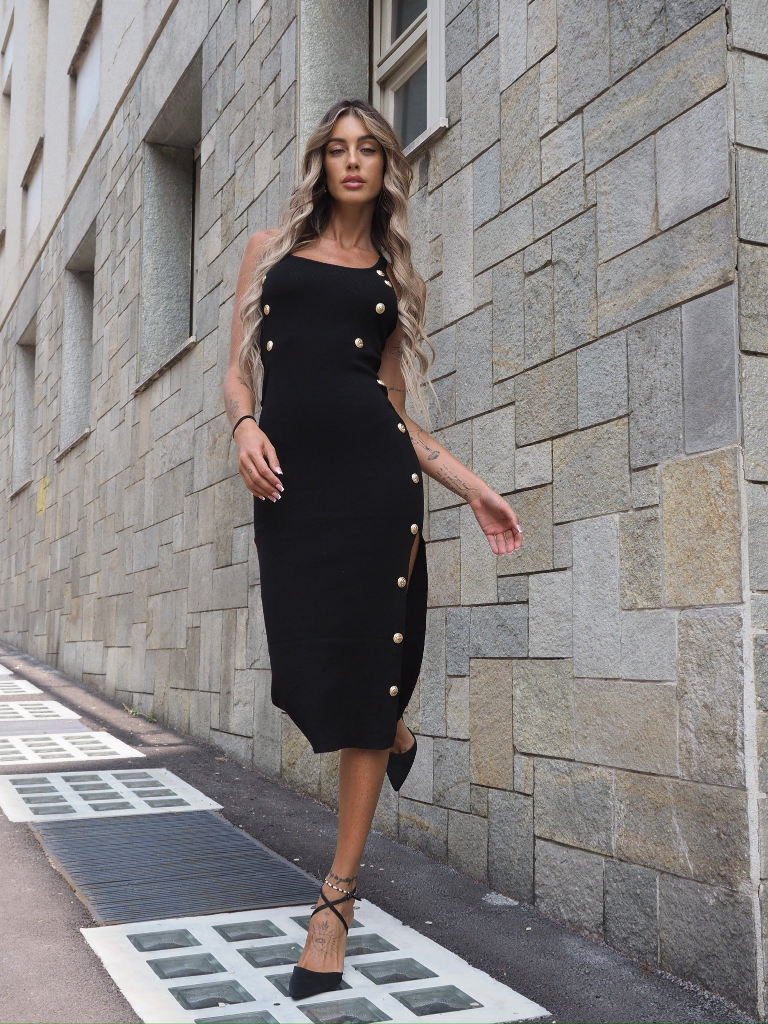 Abito midi con bottoncini oro - R.a. Boutique 