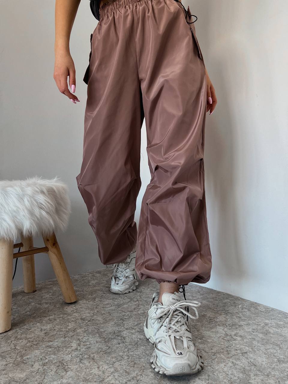 Pantalone cargo con polsini moka - R.a. Boutique 