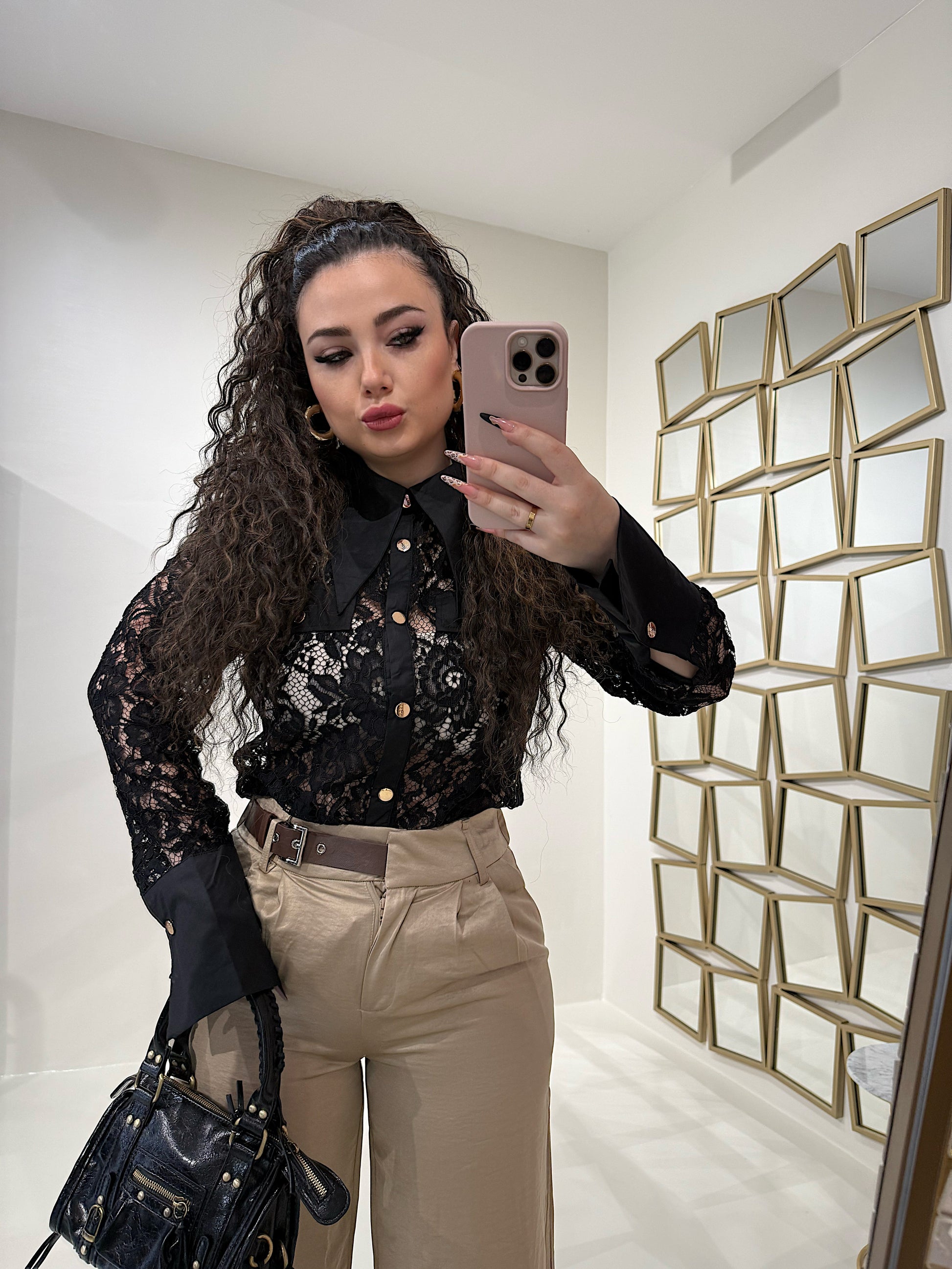 Camicetta in pizzo con bottoni oro - R.a. Boutique