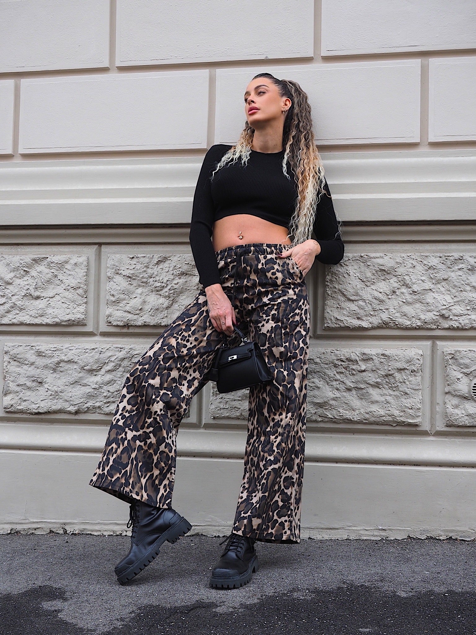 Maglioncino nero crop a onde - R.a. Boutique 