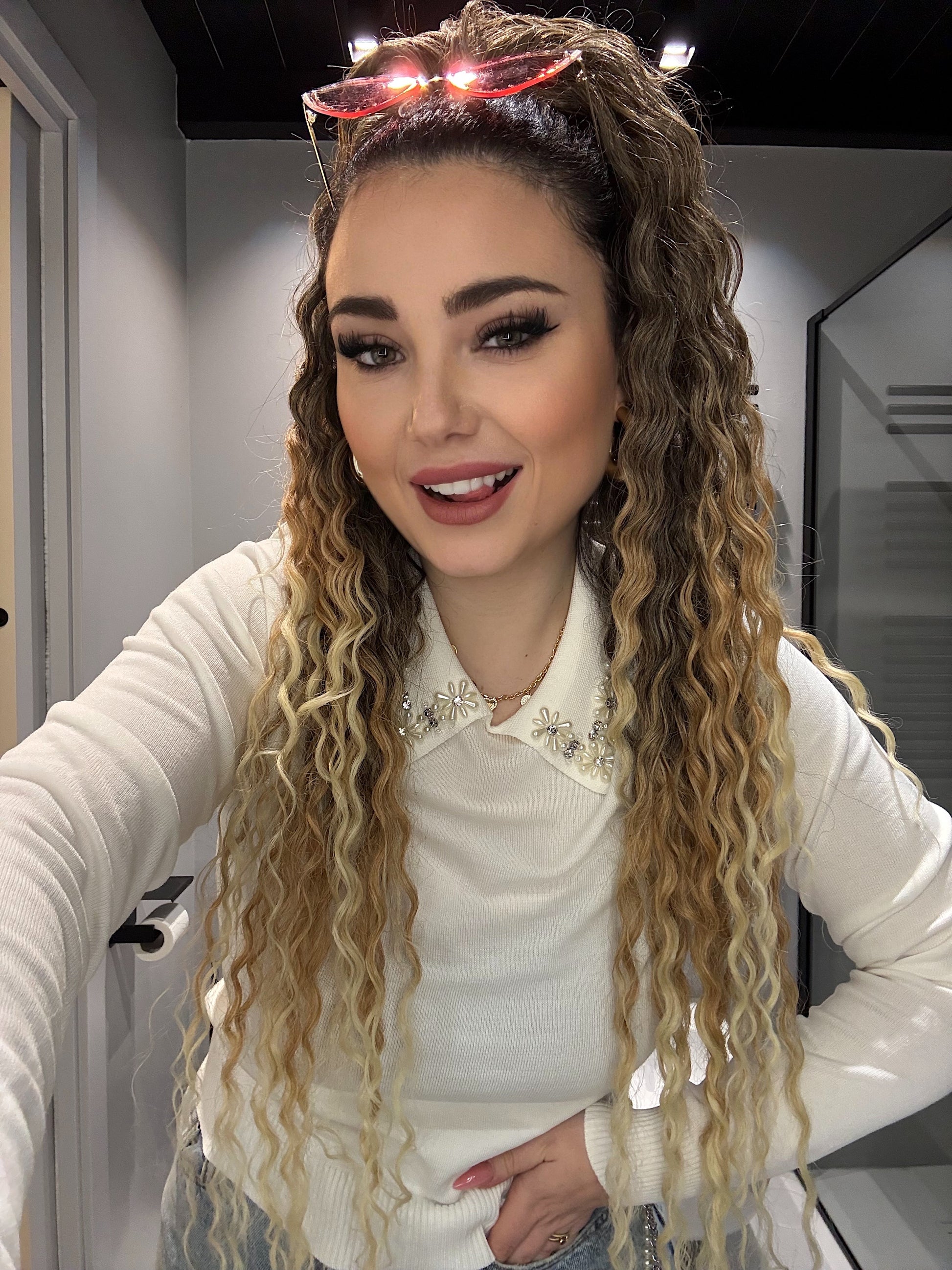 Maglioncino bianco con strass e perle - R.a. Boutique