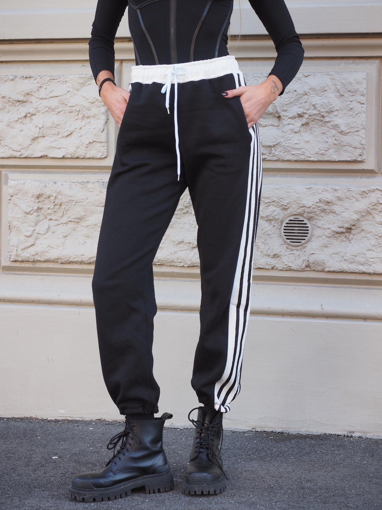 Pantalone sportivo con righe bianche - R.a. Boutique 