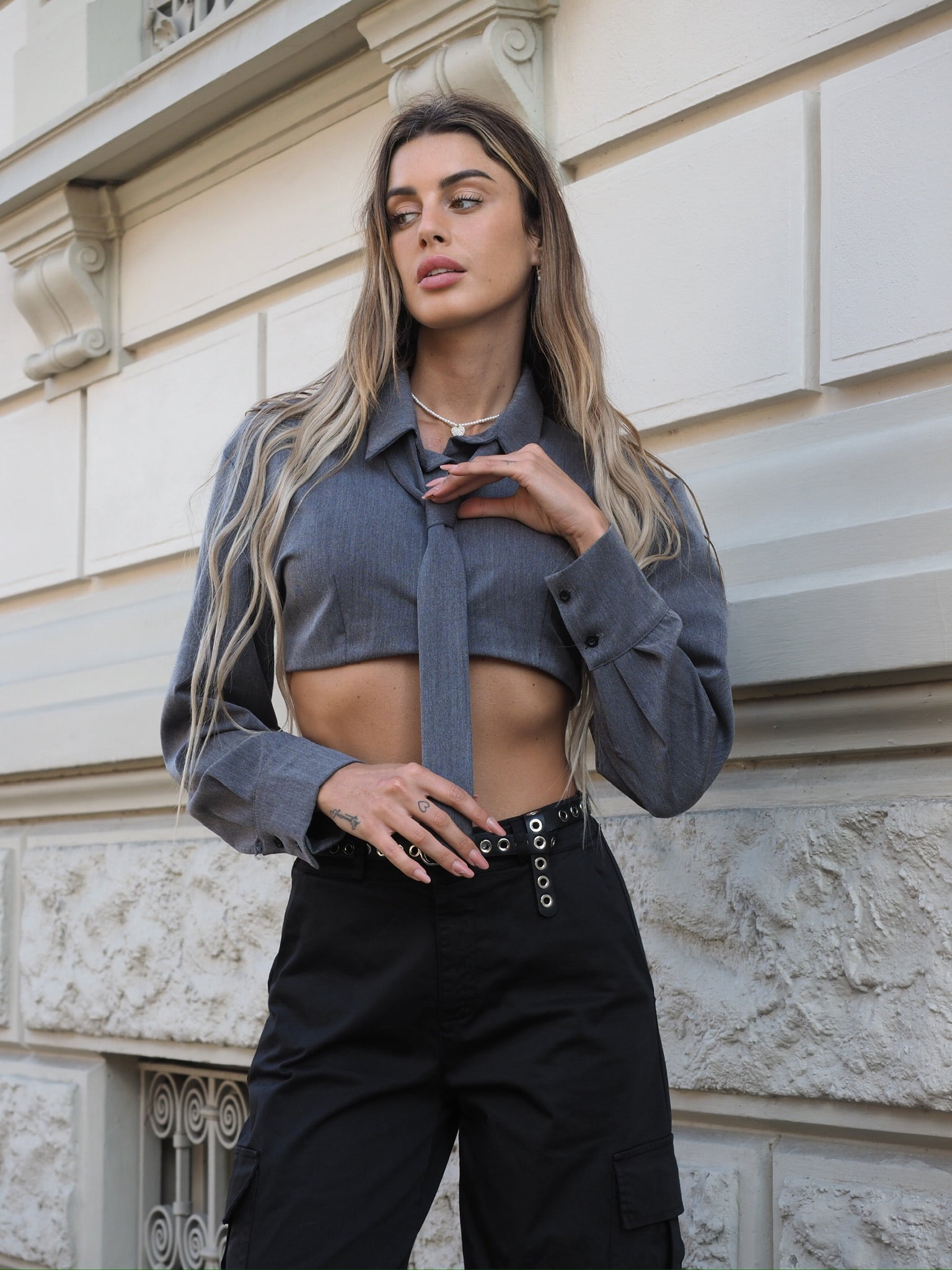 Camicia grigia con cravatta - R.a. Boutique 