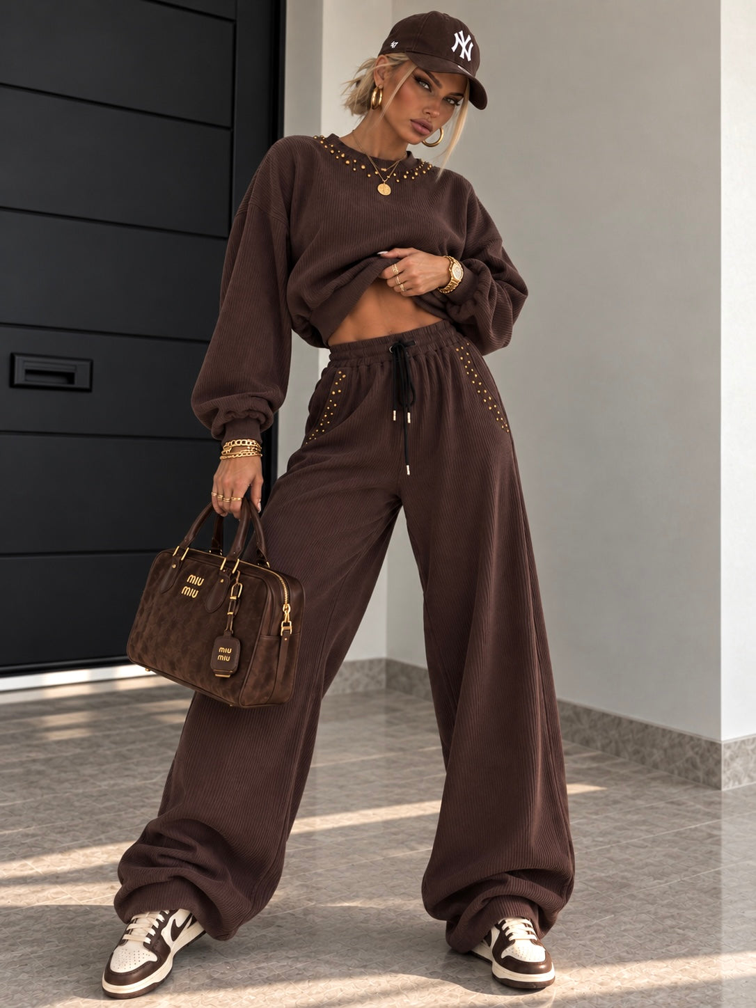 Completo Due Pezzi Cioccolato con Borchie Dorate - R.a. Boutique
