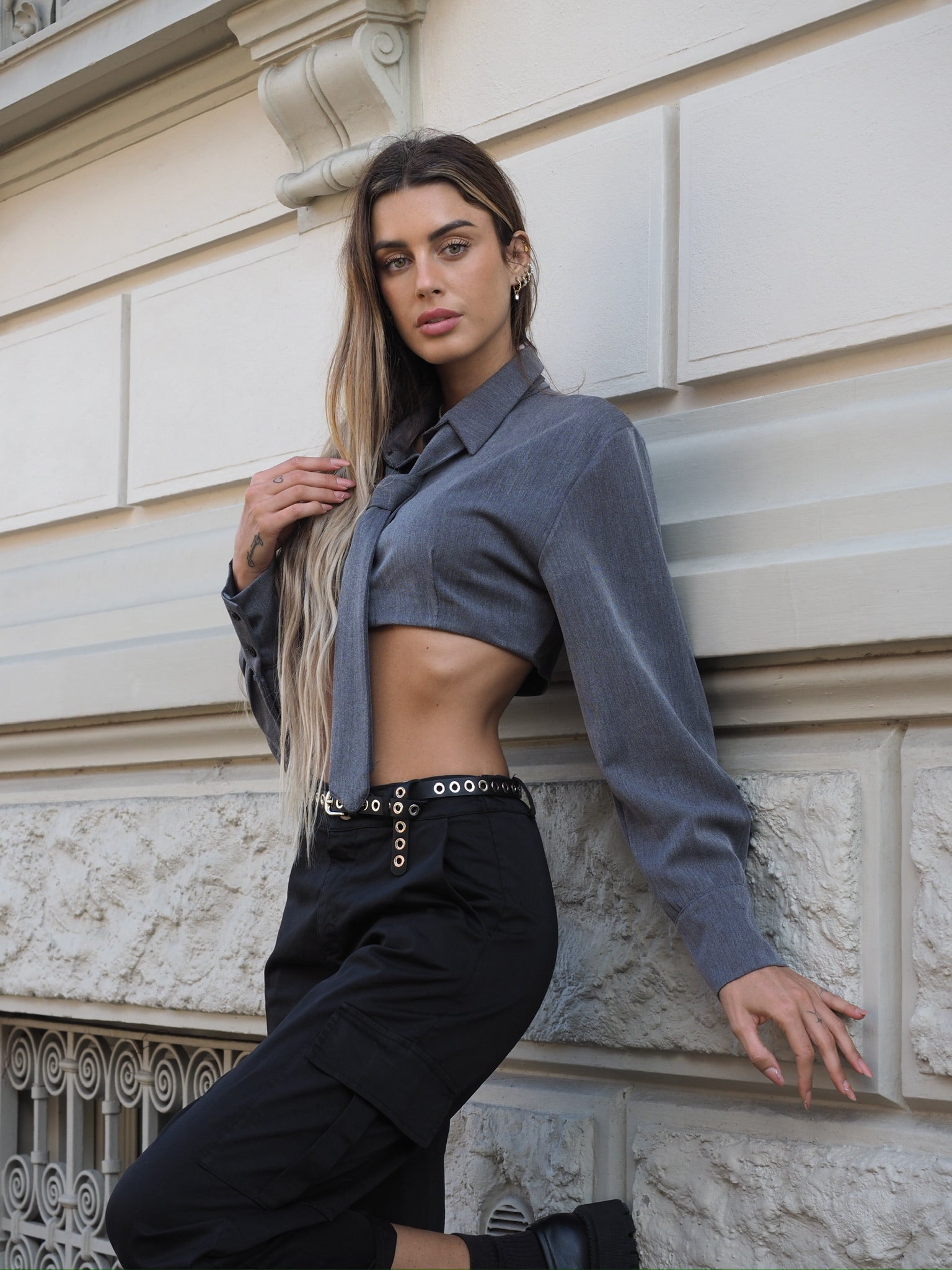 Camicia grigia con cravatta - R.a. Boutique 