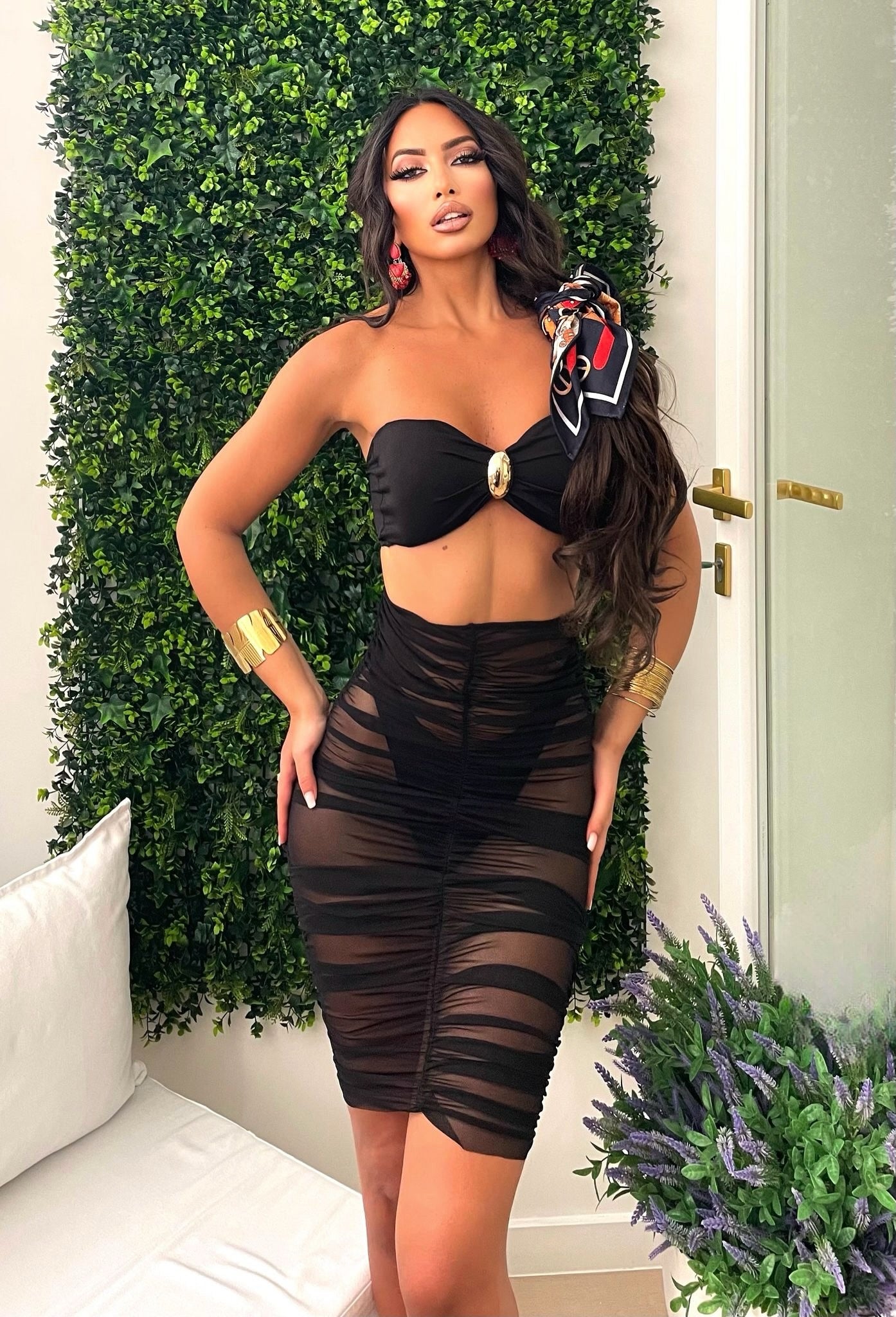 Bikini nero tre pezzi con gioiello e gonna drappeggiata - R.a. Boutique