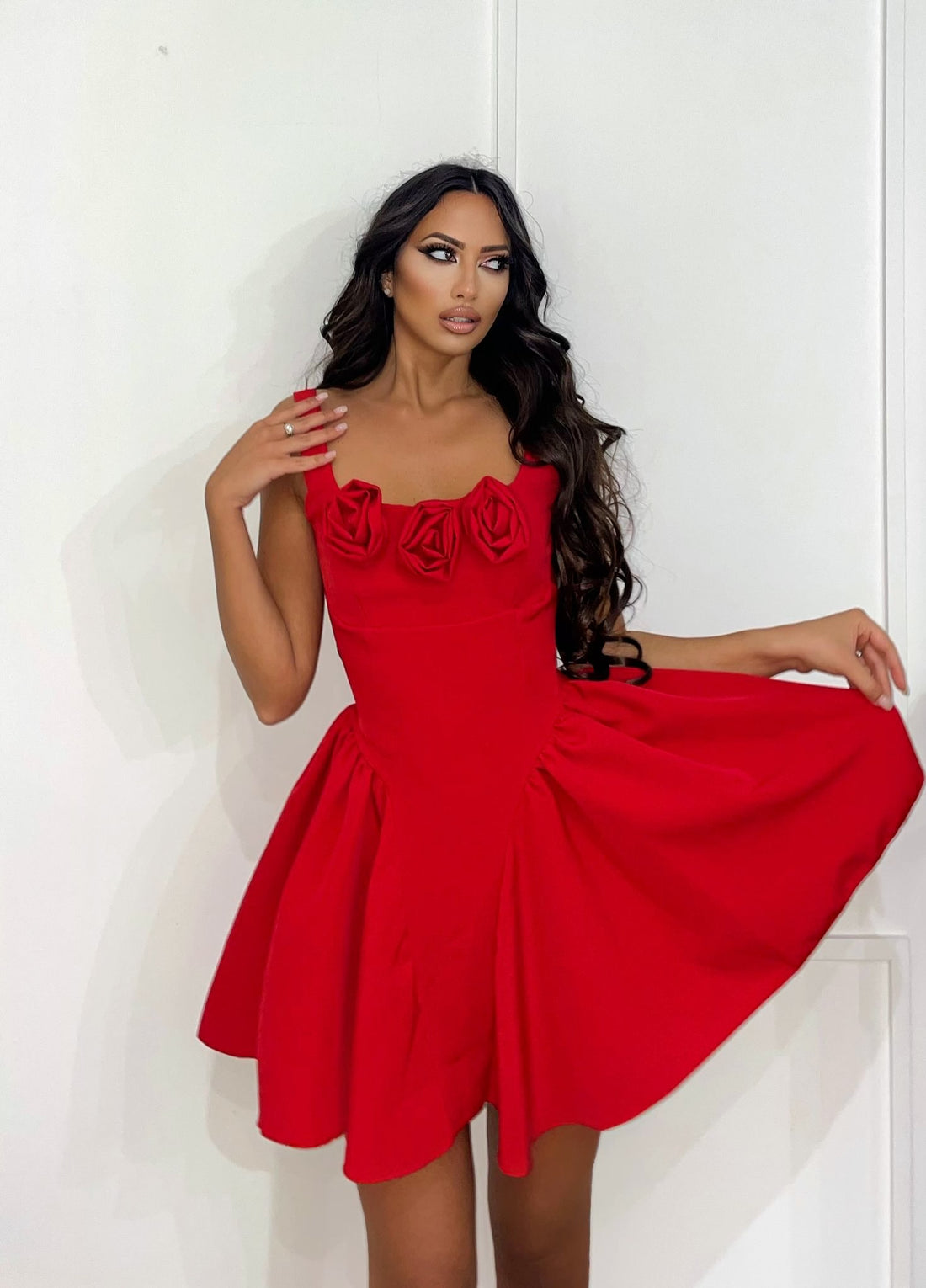 Abito schiena aperta con rose e fiocco rosso - R.a. Boutique 