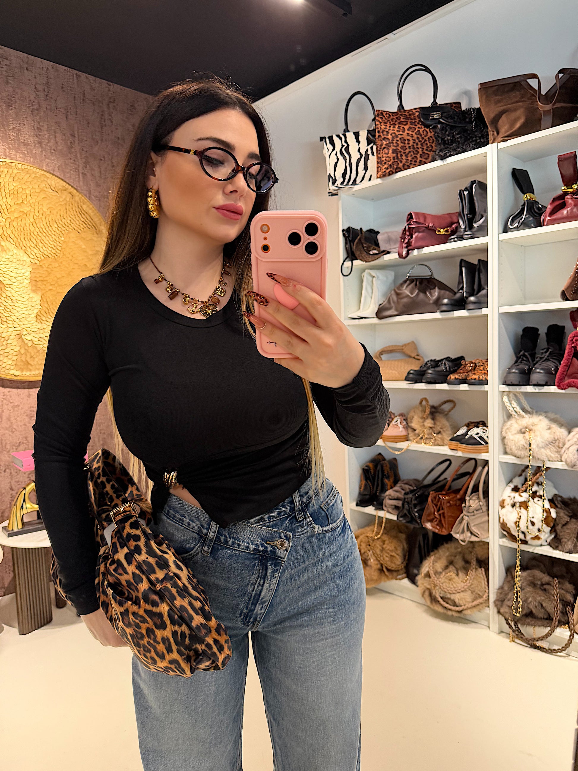 Maglia con spacco e gioiello oro - R.a. Boutique