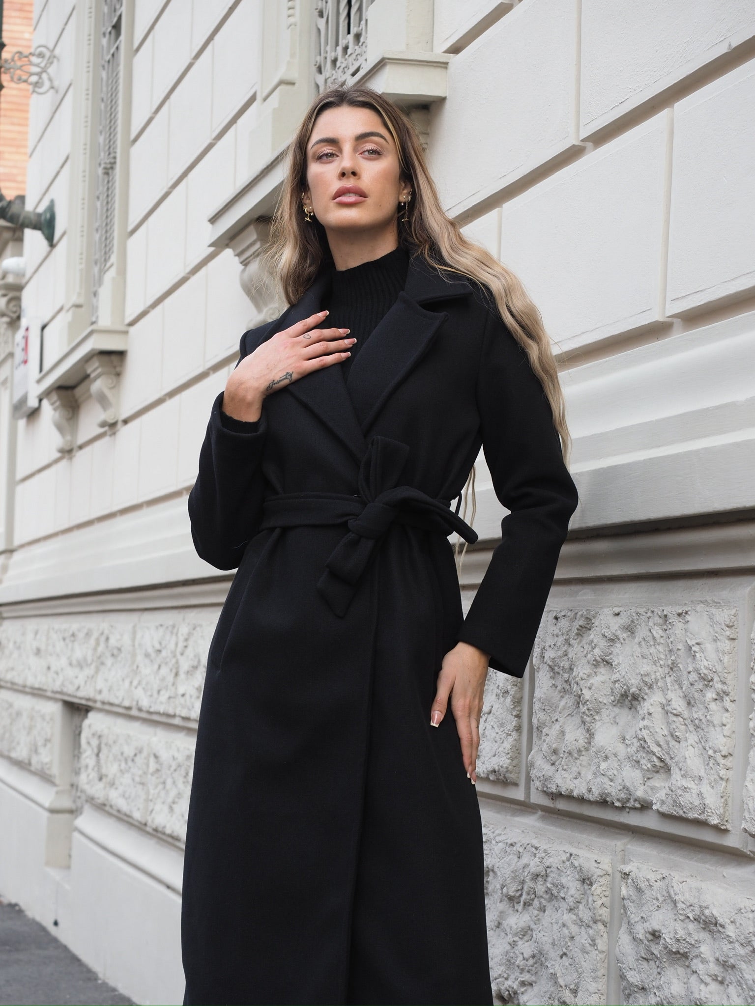Cappotto nero con cintura - R.a. Boutique 
